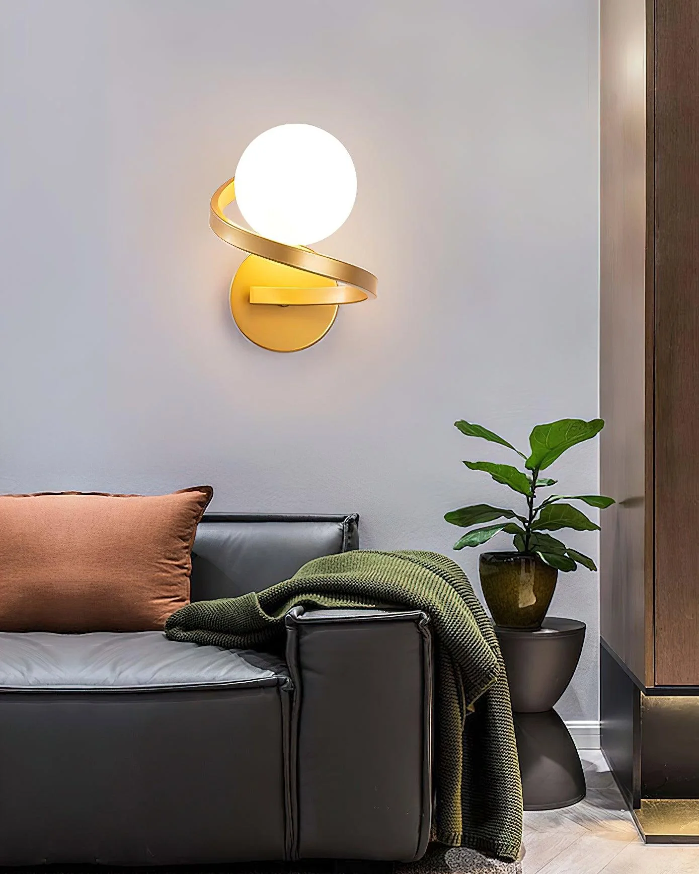 Abner Curved Modern Minimalist Brass Glass Wall Lamp - Image 4