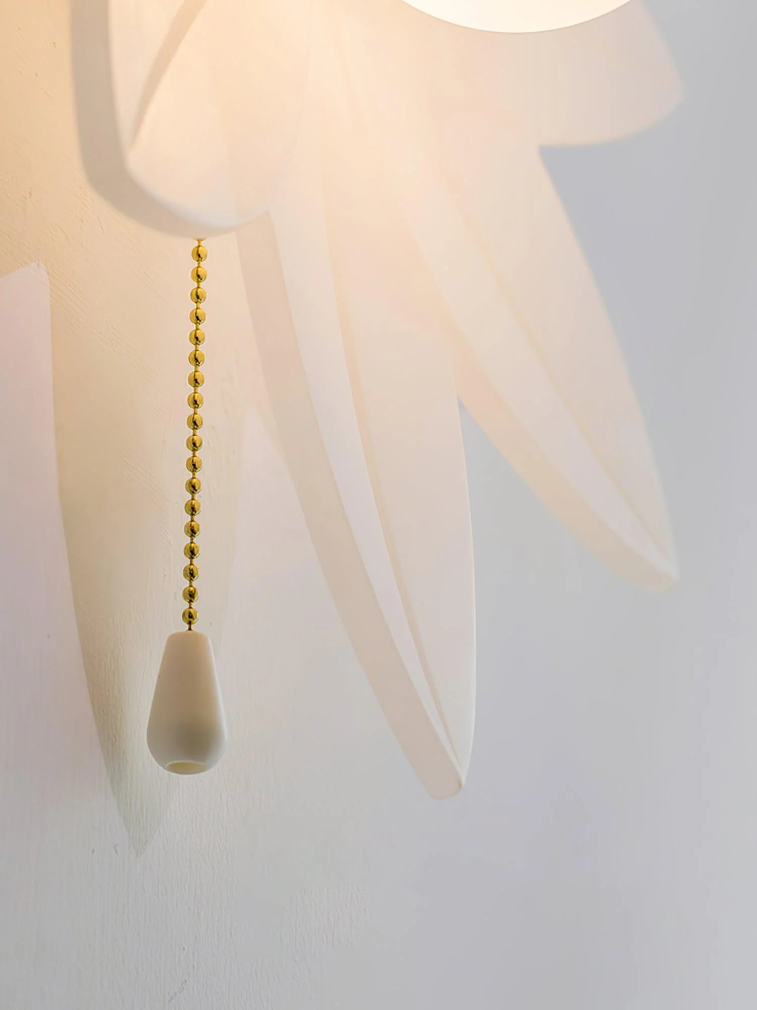 Acroma Nordic Art Flowers Resin Wall Lamp - Image 2