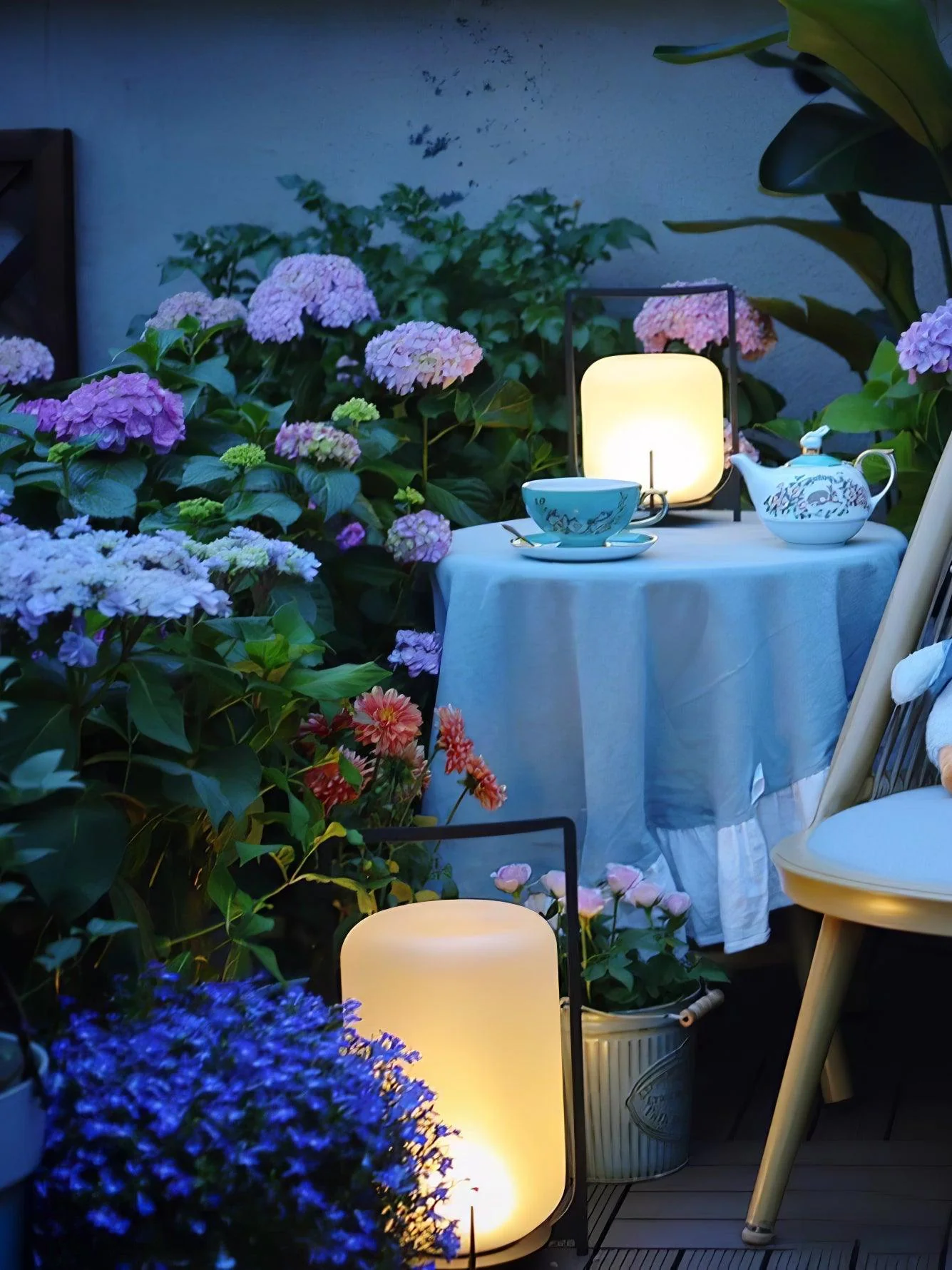 Adeline Minimalist Plastic Outdoor Light - Image 3