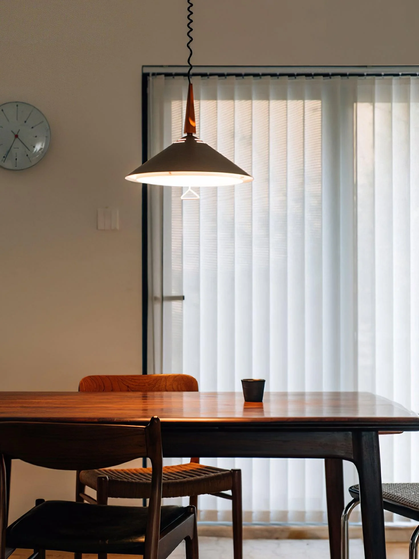 Agnes Modern Minimalist Retro Pendant Lamp - Image 10
