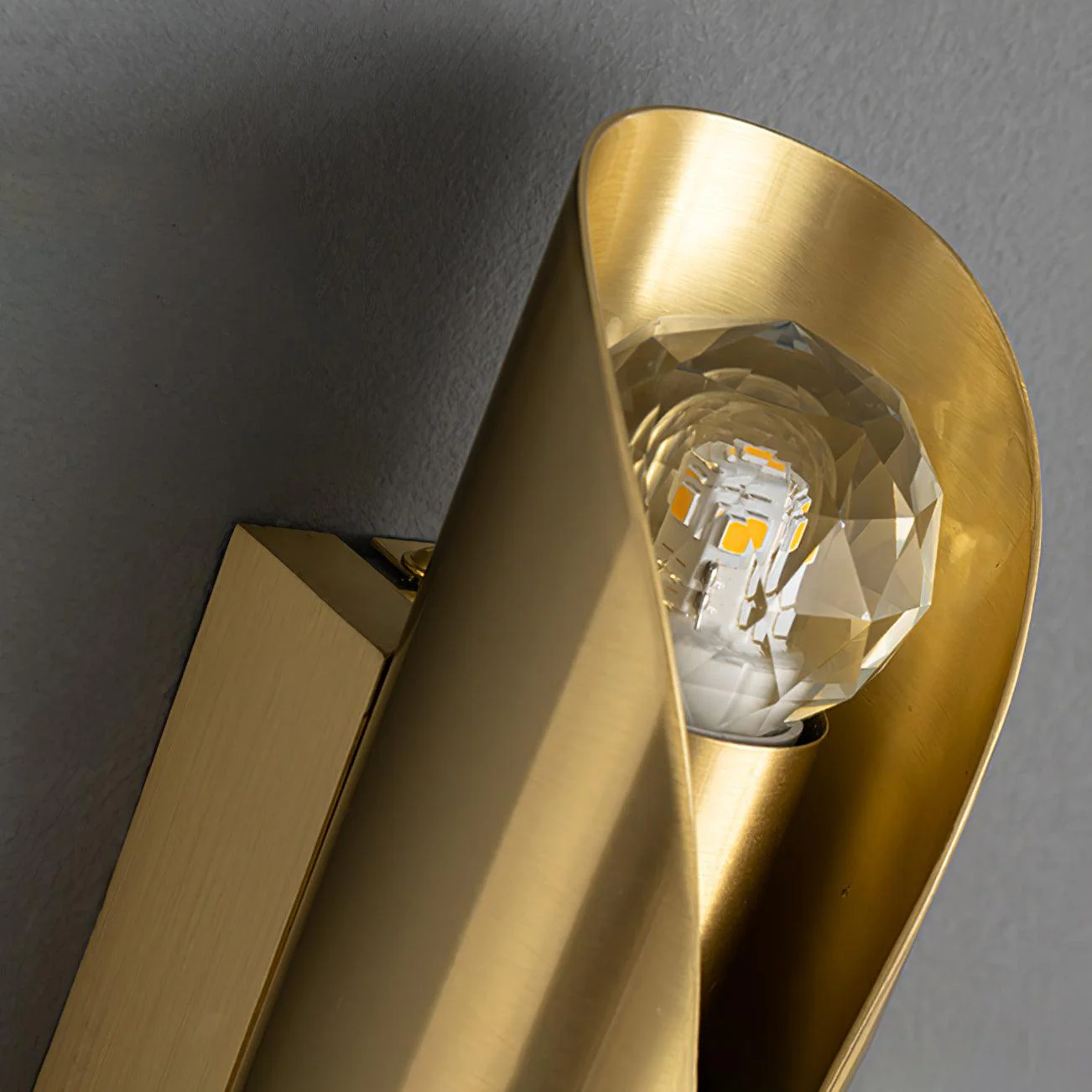 Avynila Modern Minimalist Diamonds Brass Wall Lamp - Image 22