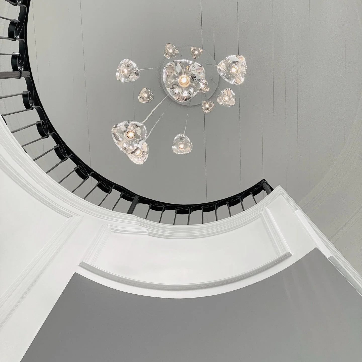 Avynor Postmodern Luxury Cherry Crystal Pendant Lamp - Image 44