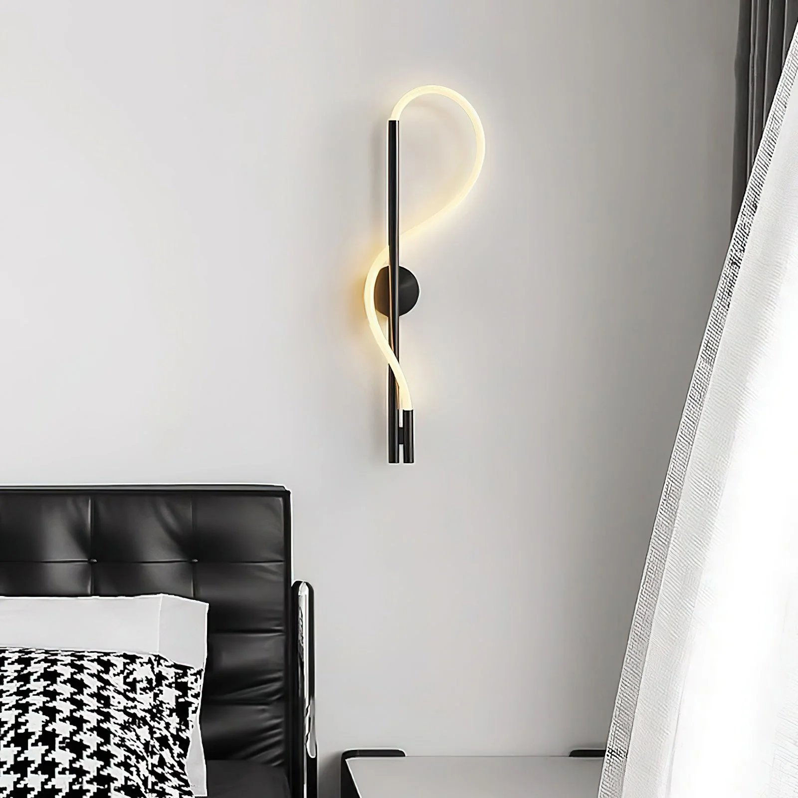 Capella Minimalist Wall Lamp - Image 4