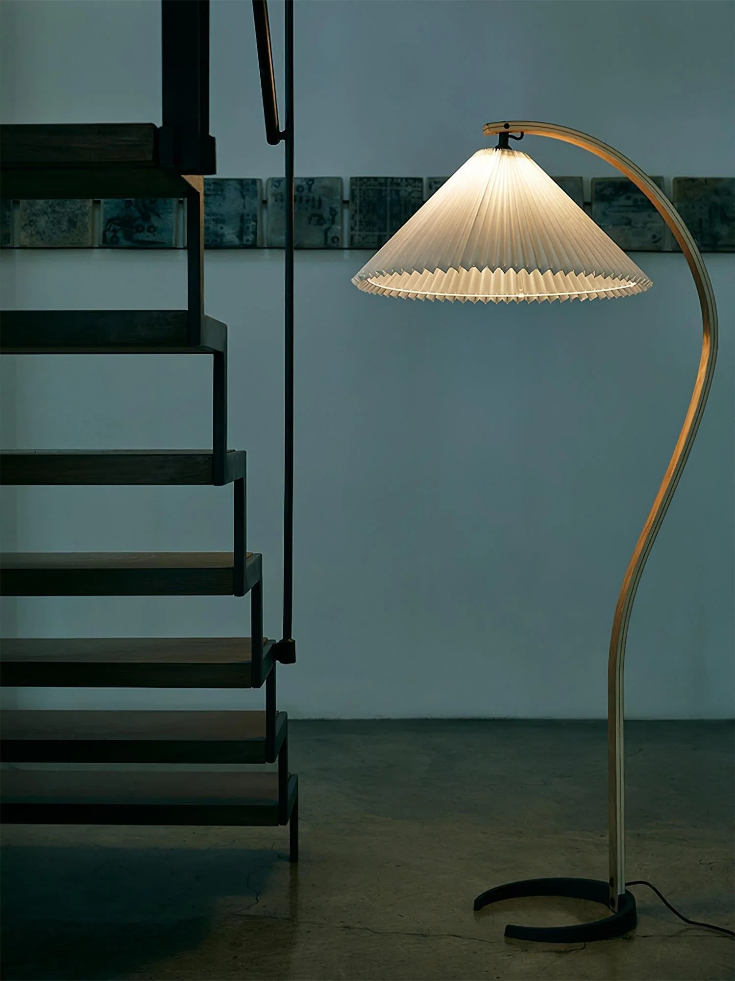 Caprani Farmhouse Floor Lamp - Image 22