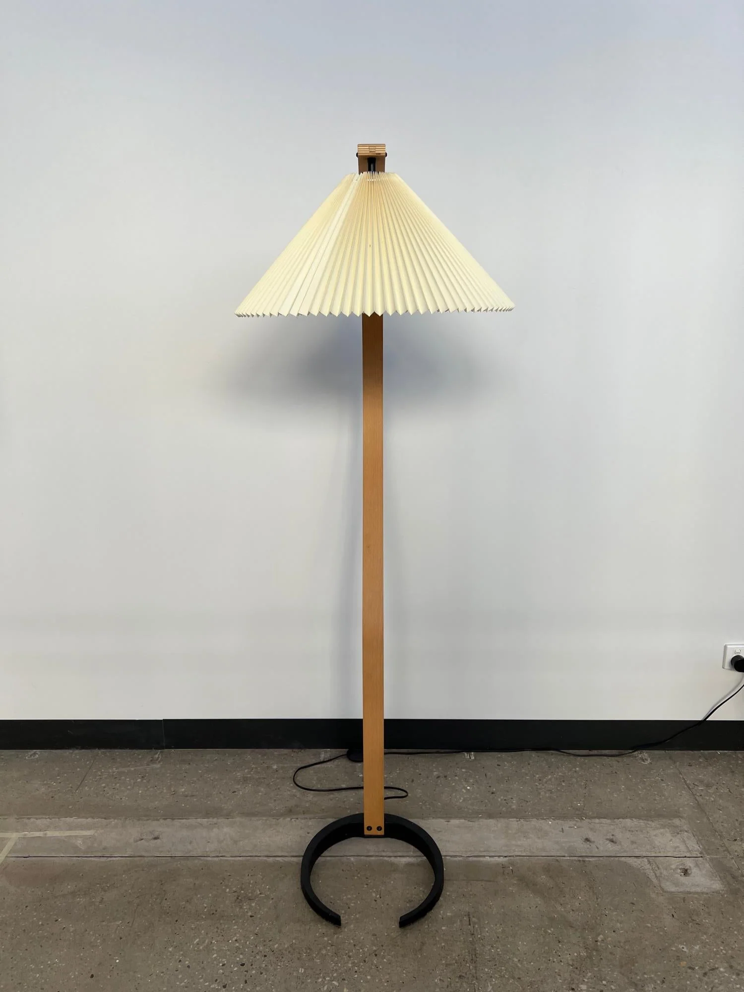 Caprani Farmhouse Floor Lamp - Image 26