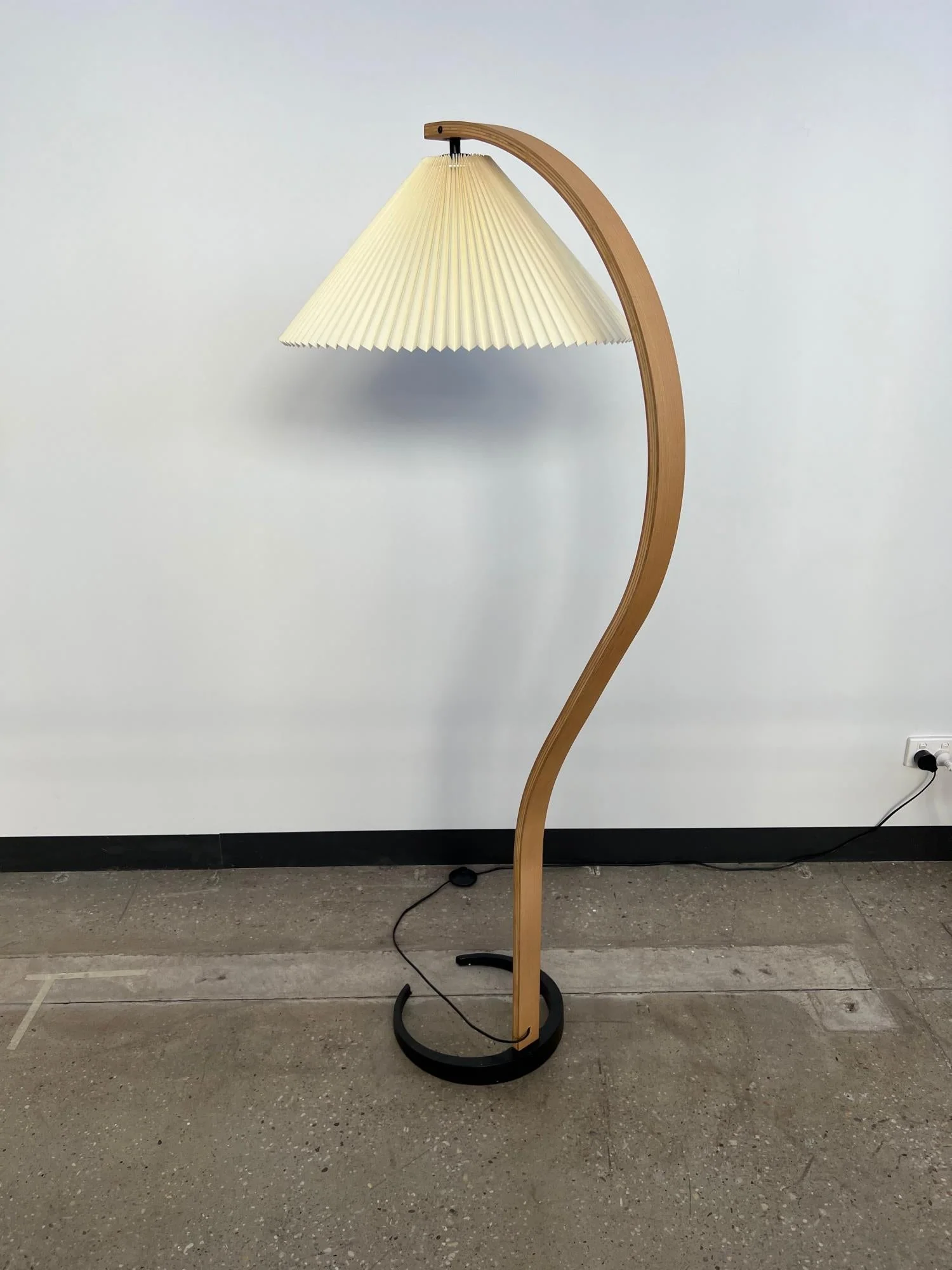 Caprani Farmhouse Floor Lamp - Image 27
