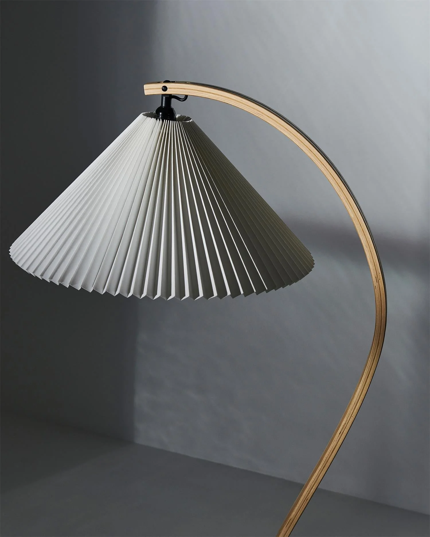 Caprani Farmhouse Floor Lamp - Image 30