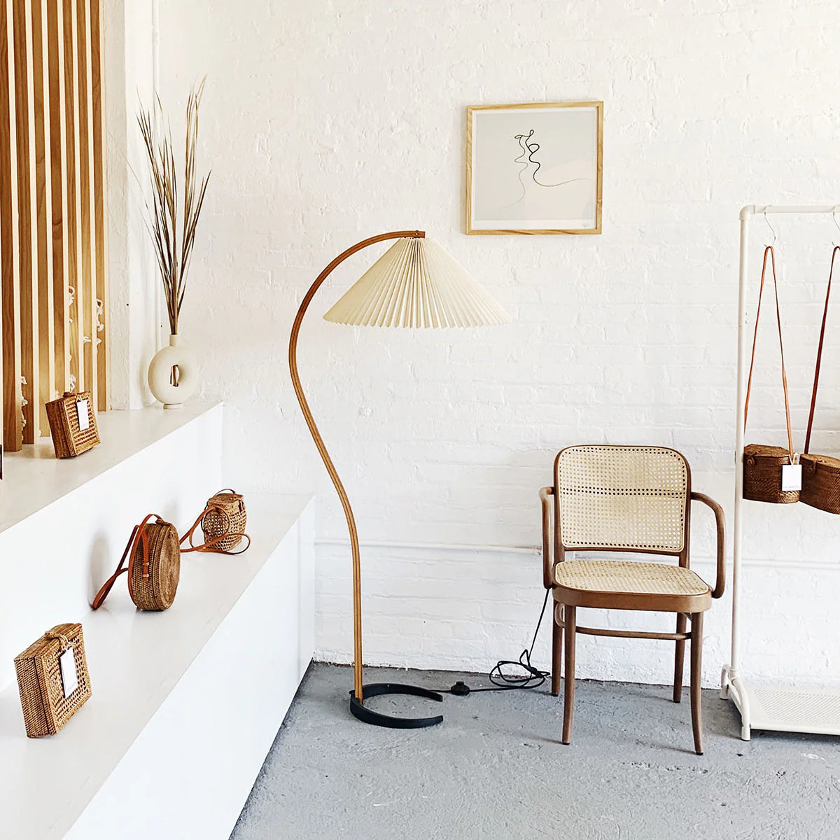 Caprani Farmhouse Floor Lamp - Image 4