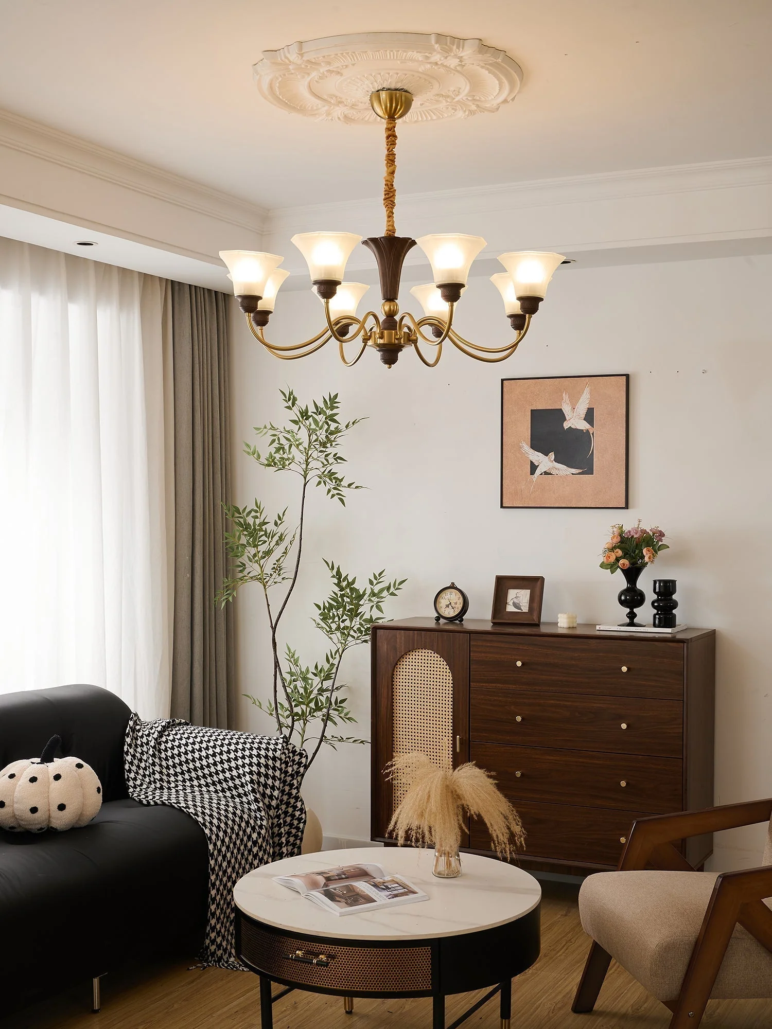 Ciphaen Traditional Elegance Vintage Wood Glass Chandelier - Image 6