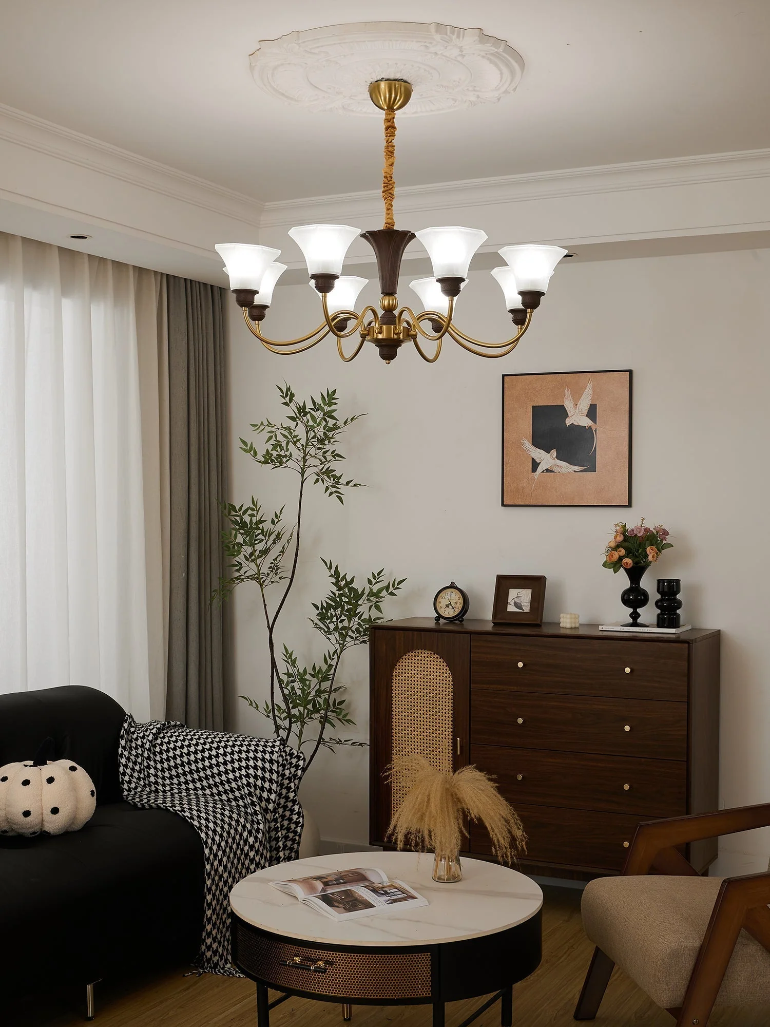 Ciphaen Traditional Elegance Vintage Wood Glass Chandelier - Image 7