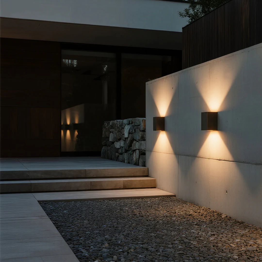 Cosnate Die-cast Simple Outdoor Wall Light - Image 3