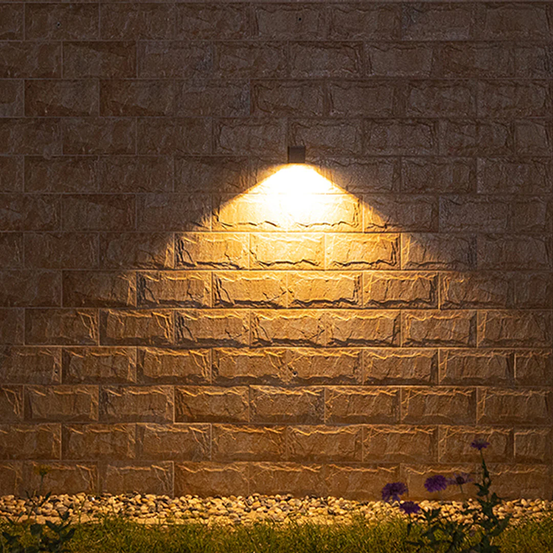 Cosnate Die-cast Simple Outdoor Wall Light - Image 5