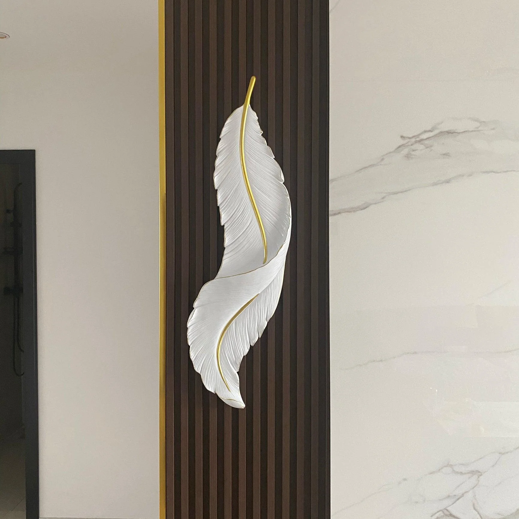 Cumare Individual Creativity Feather Resin Wall Lamp - Image 8