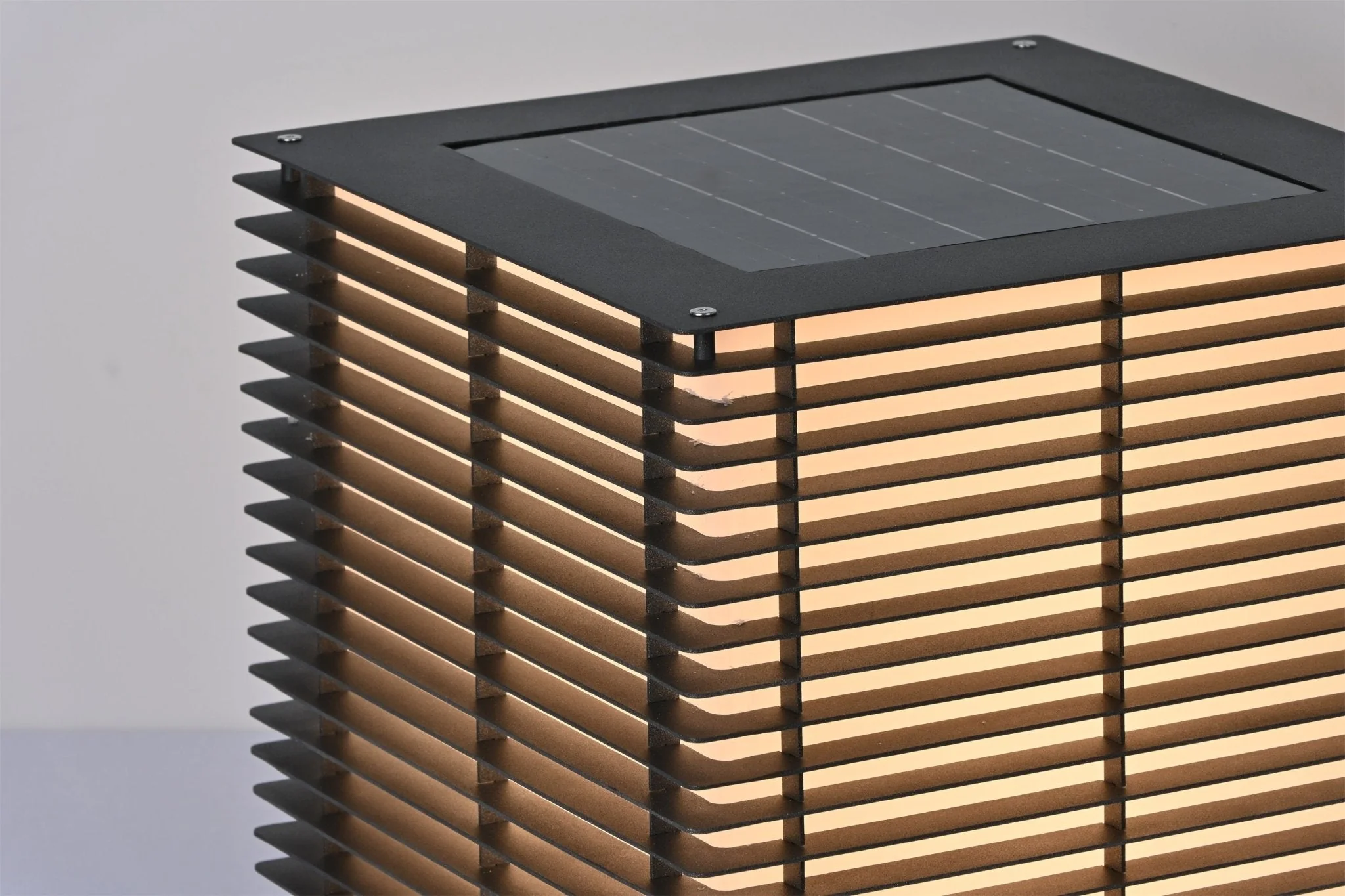 Eryon Solar Grid Outdoor Light - Image 3
