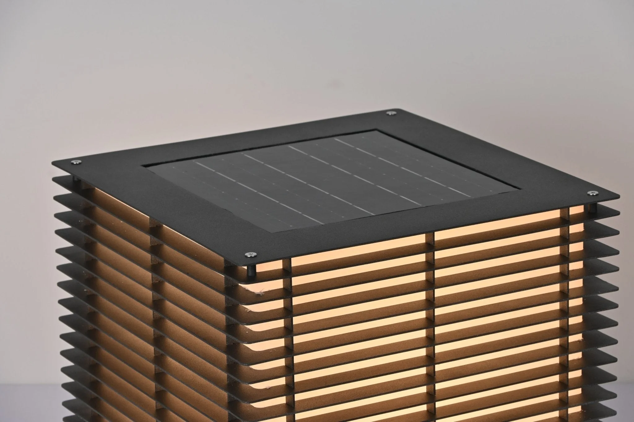 Eryon Solar Grid Outdoor Light - Image 5
