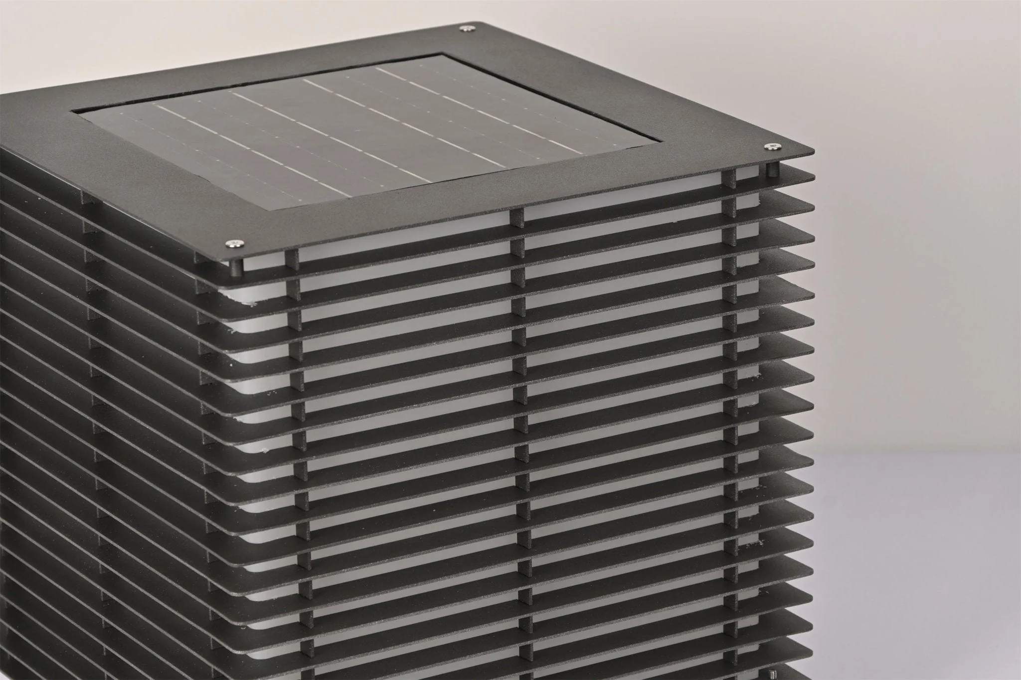 Eryon Solar Grid Outdoor Light - Image 6