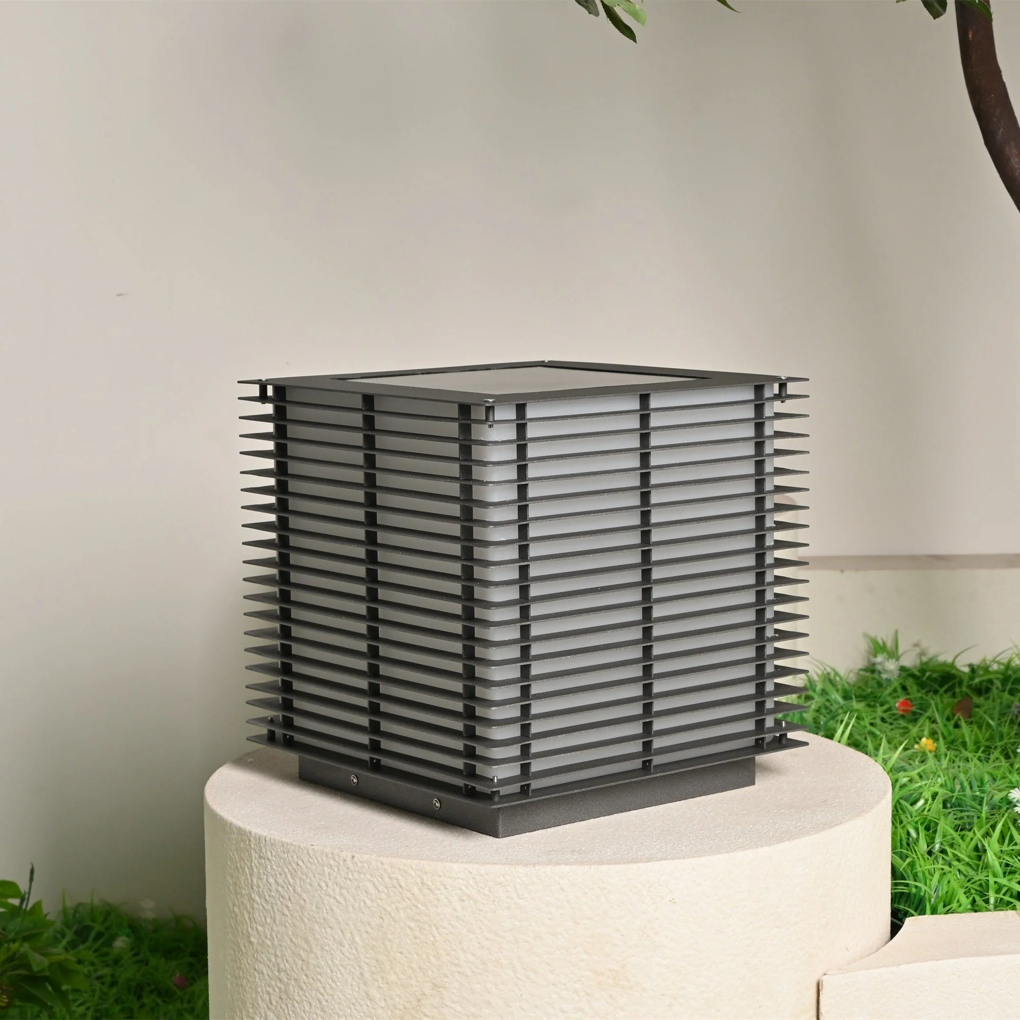 Eryon Solar Grid Outdoor Light - Image 7