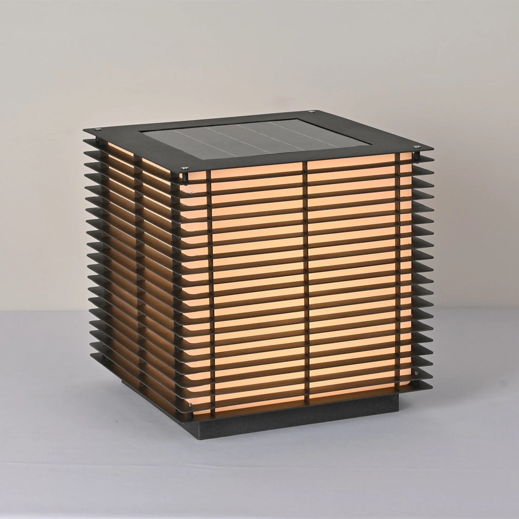Eryon Solar Grid Outdoor Light - Image 9