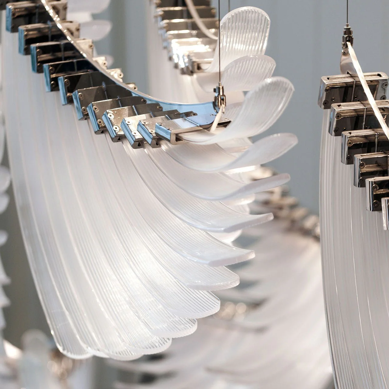 Eurrinia Glass Wing Cluster Chandelier - Image 10