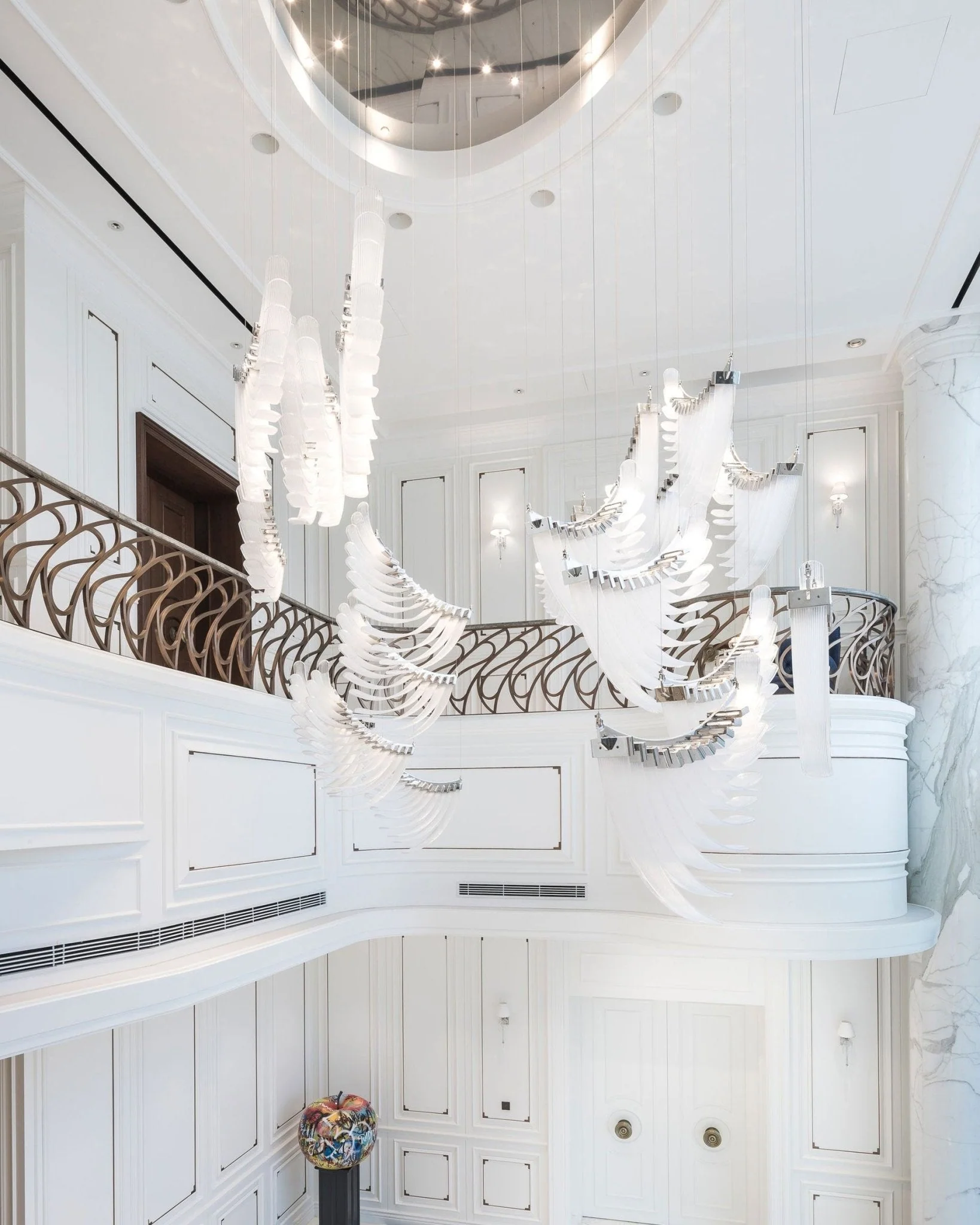 Eurrinia Glass Wing Cluster Chandelier - Image 11