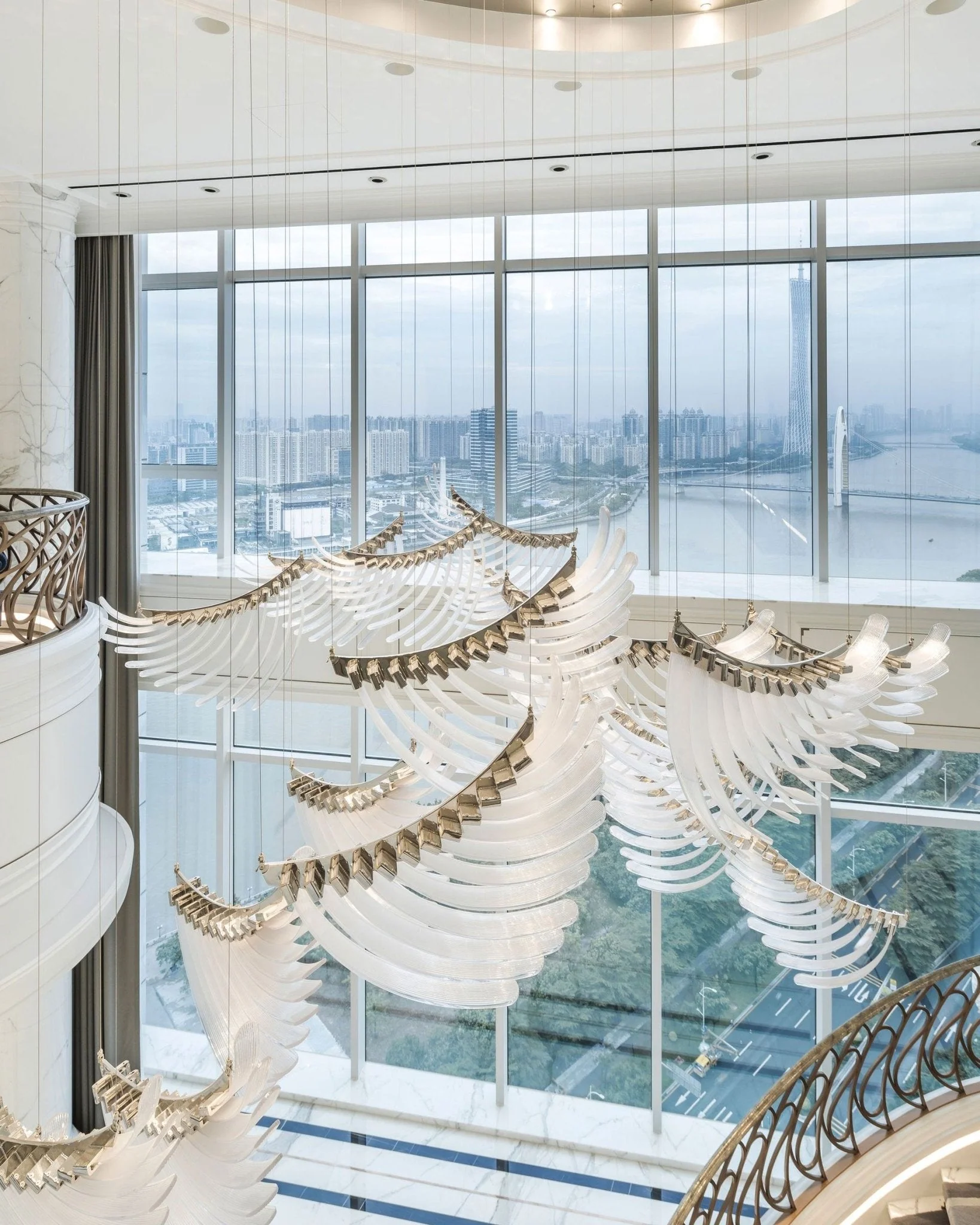 Eurrinia Glass Wing Cluster Chandelier - Image 14
