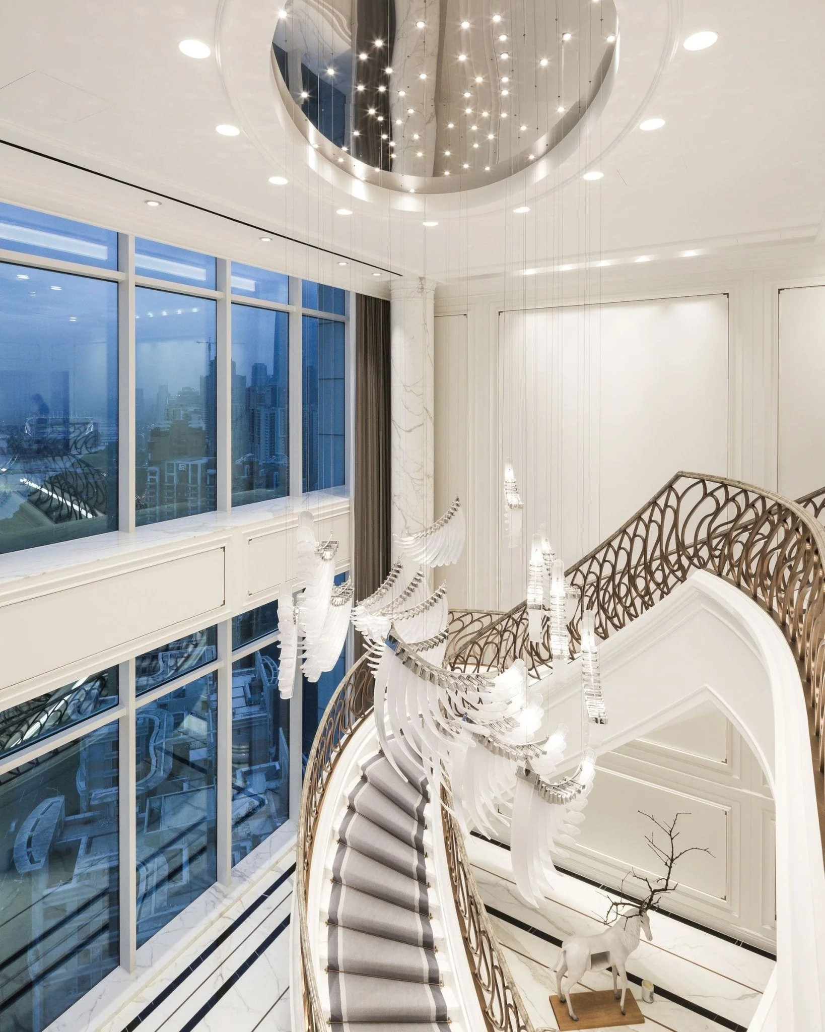 Eurrinia Glass Wing Cluster Chandelier - Image 9