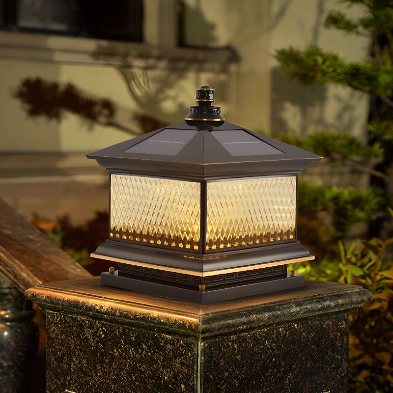 Evelor Classic Diamond Solar Post Outdoor Light - Image 4