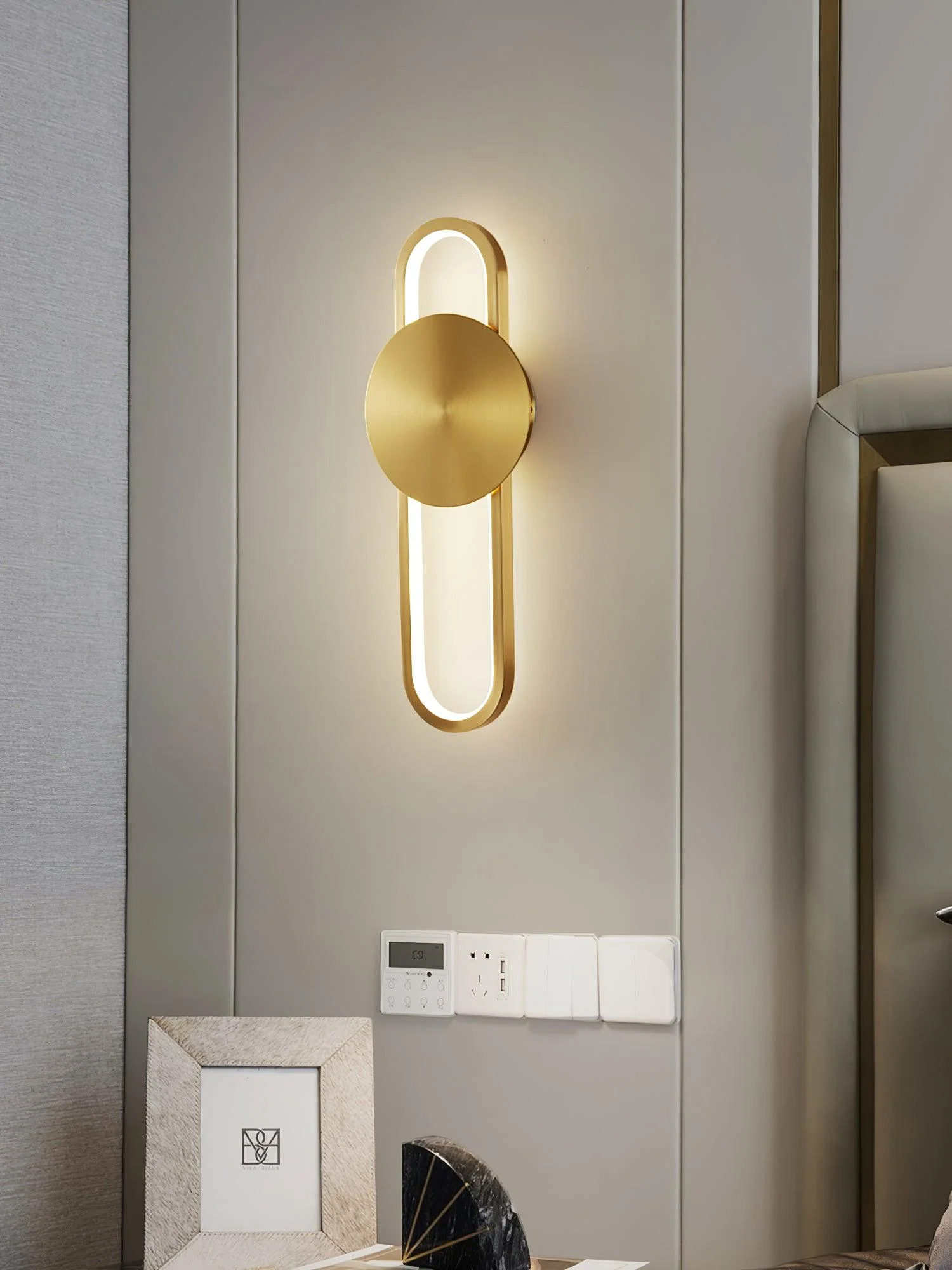 Fable Modern Minimalist Brass Wall Lamp - Image 4
