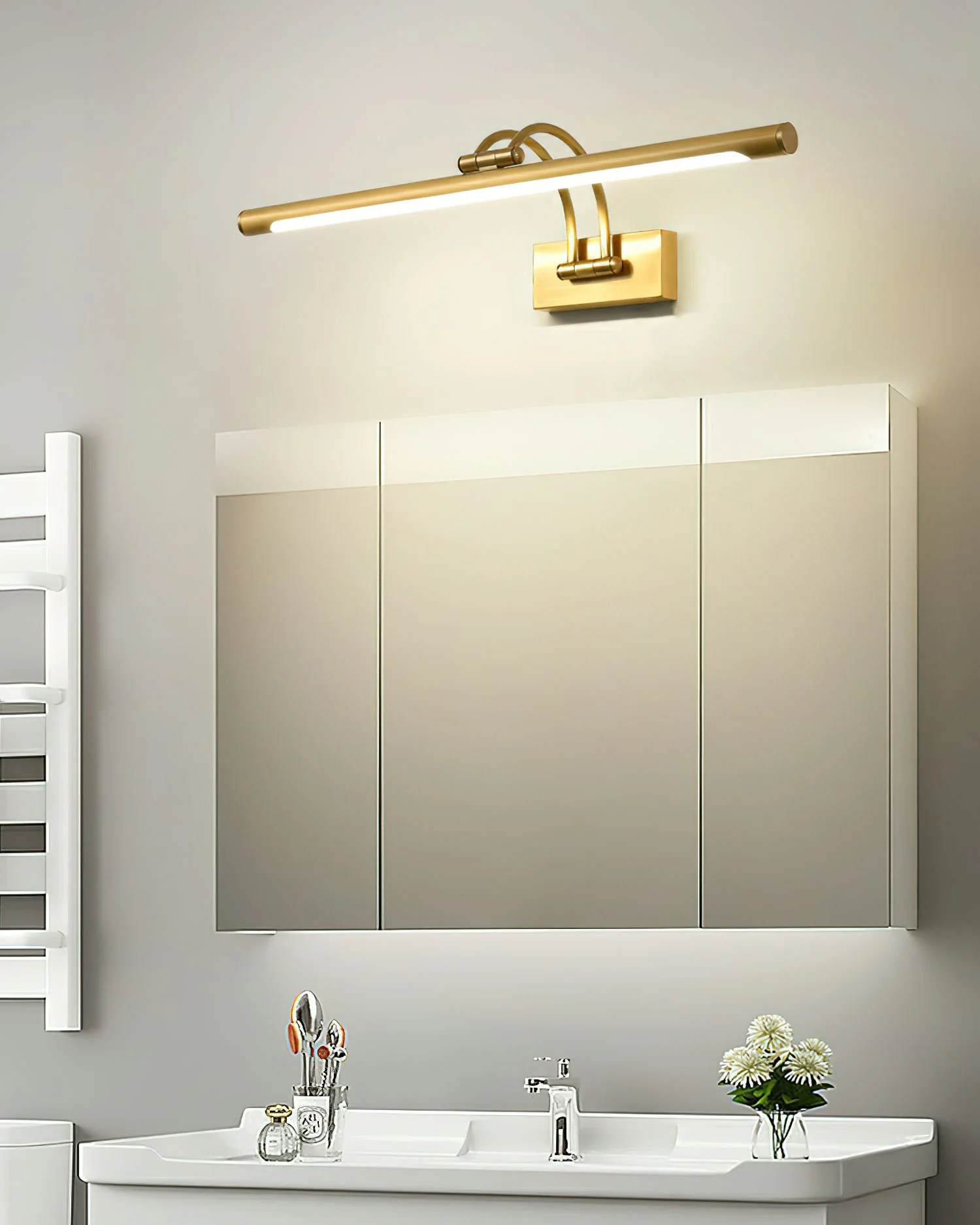 Fergus Linear Vanity Brass Wall Light - Image 8
