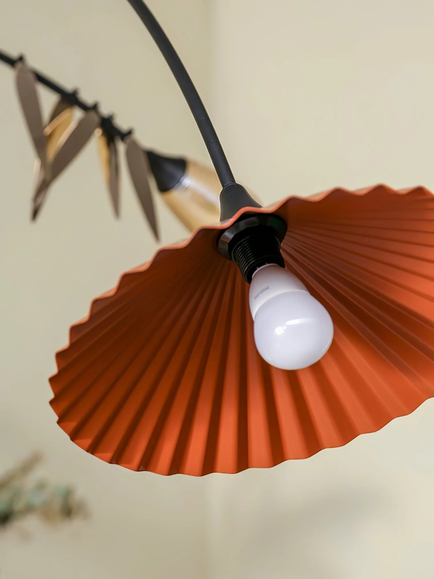 FloraCurv Glass Artisan Pendant Light - Image 14