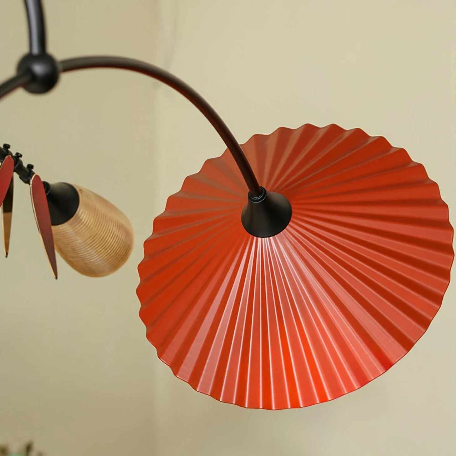 FloraCurv Glass Artisan Pendant Light - Image 17