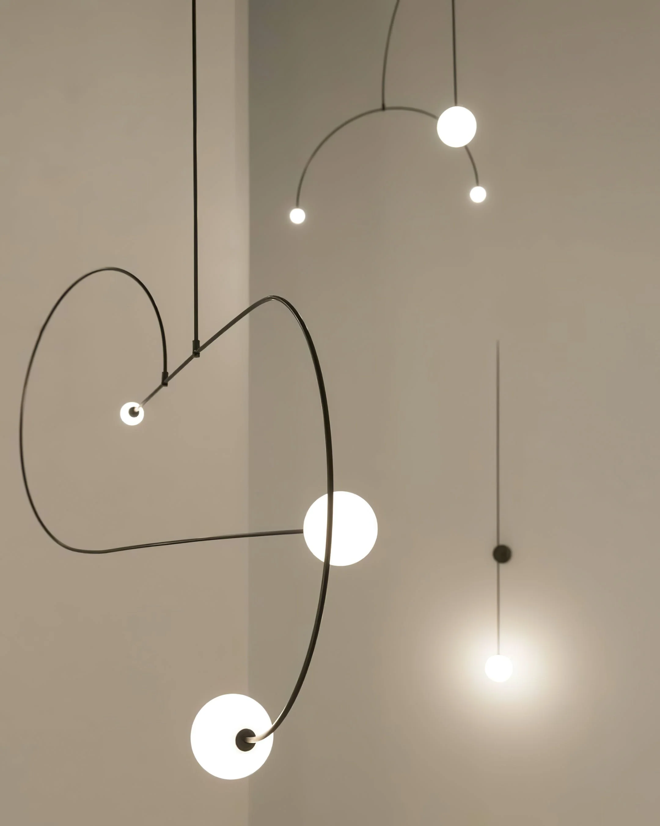 Gizmo Modern Minimalist Mobile Glass Wall Lamp - Image 38