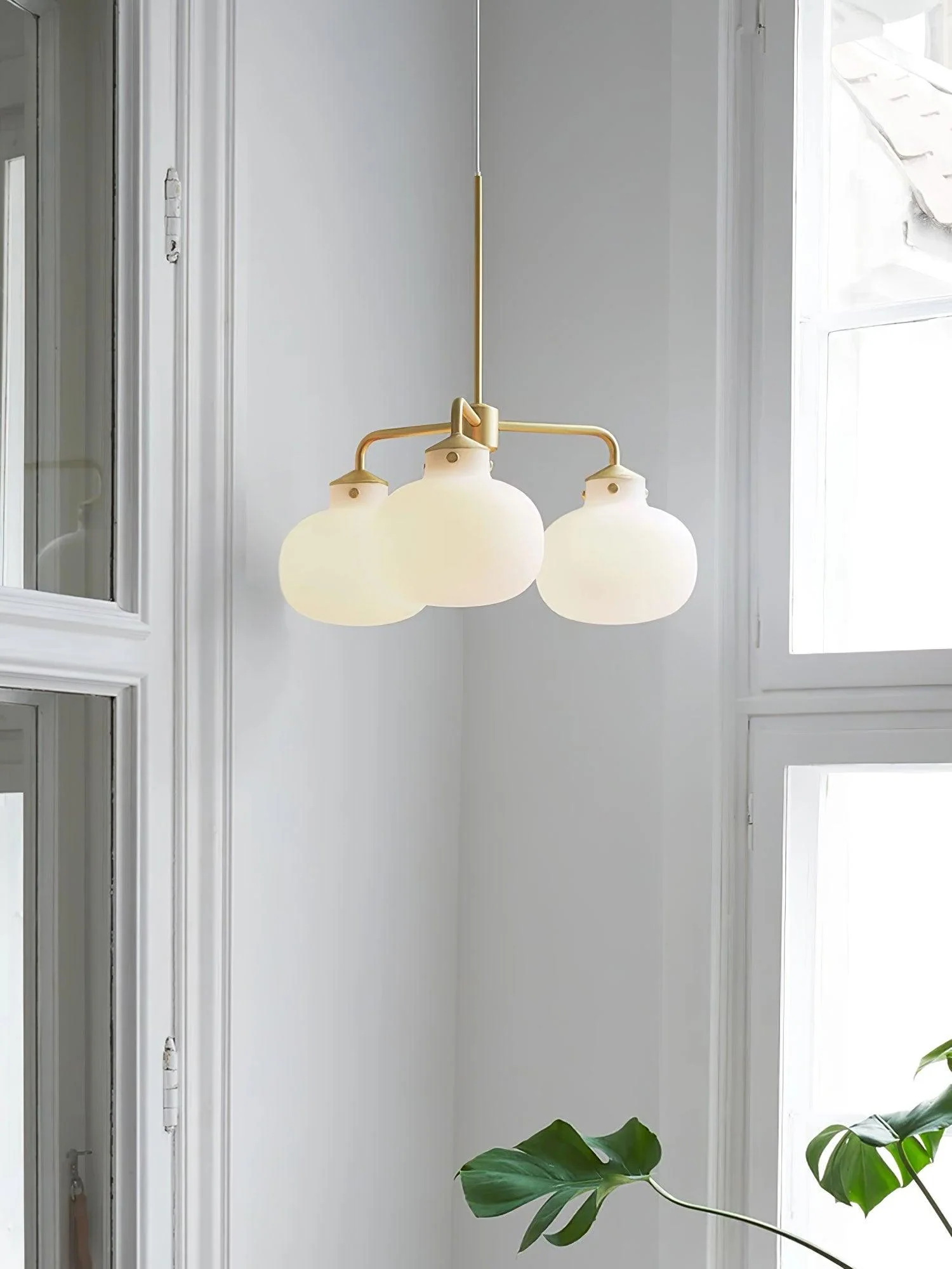 Halo Contemporary Glass Pendant Lamp - Image 3