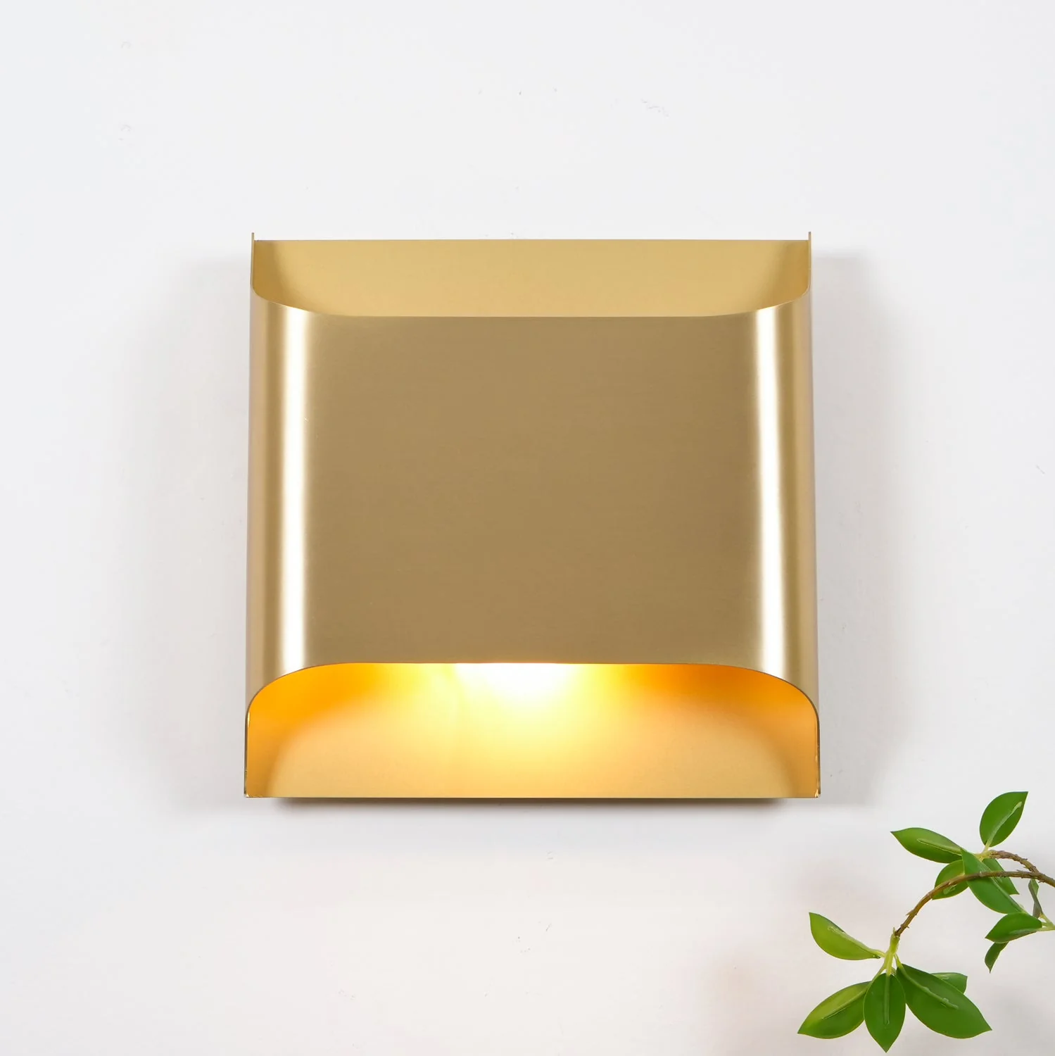 Hardy Nordic Art Brass Wall Lamp - Image 3