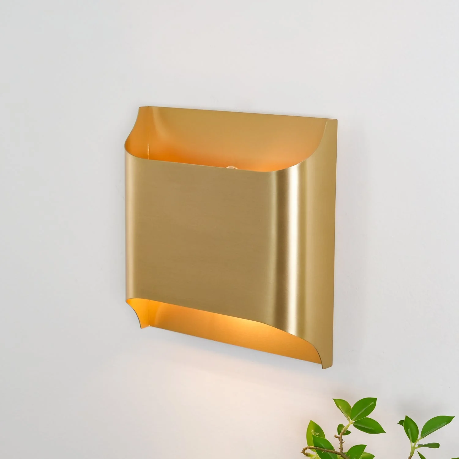 Hardy Nordic Art Brass Wall Lamp - Image 4