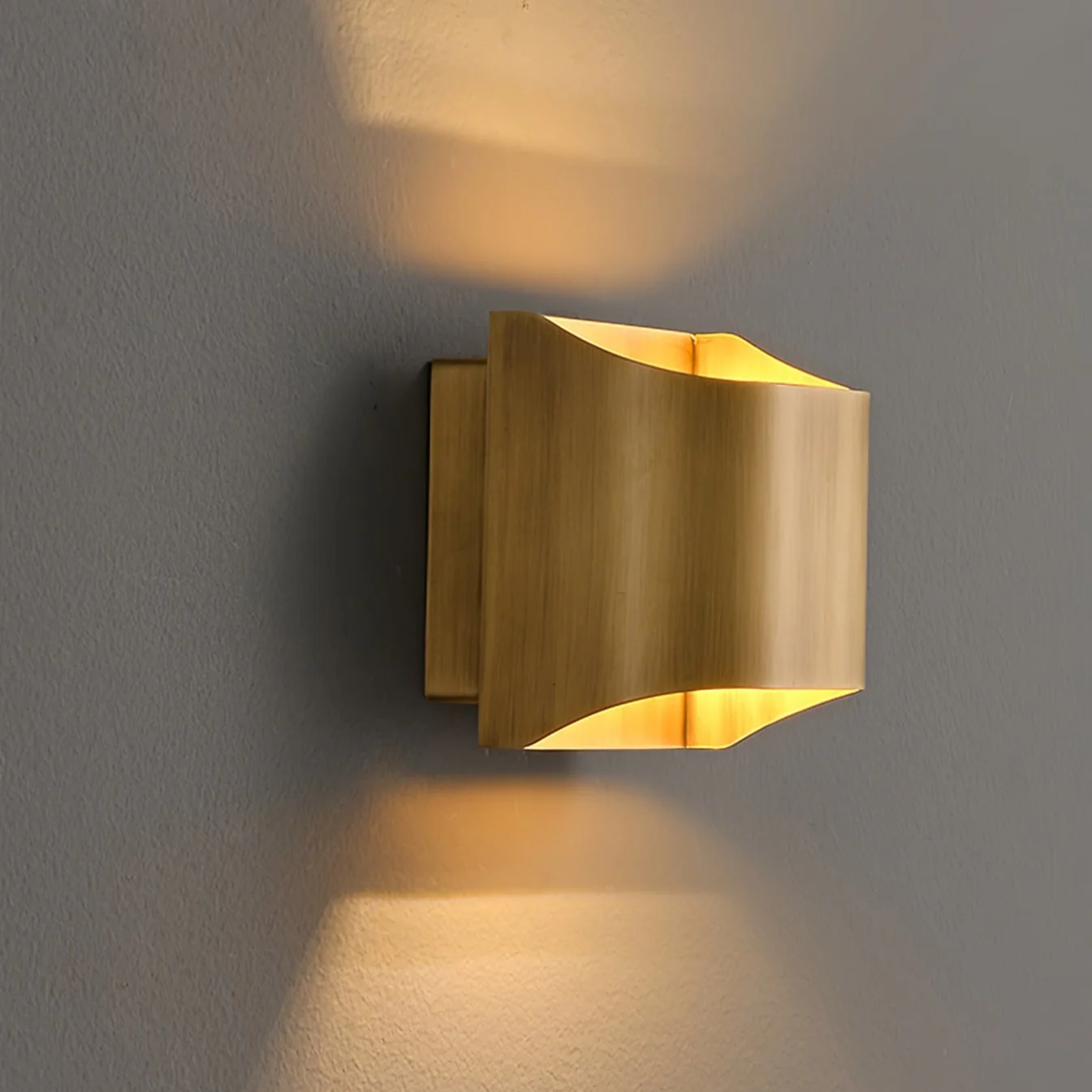 Hardy Nordic Art Brass Wall Lamp - Image 8