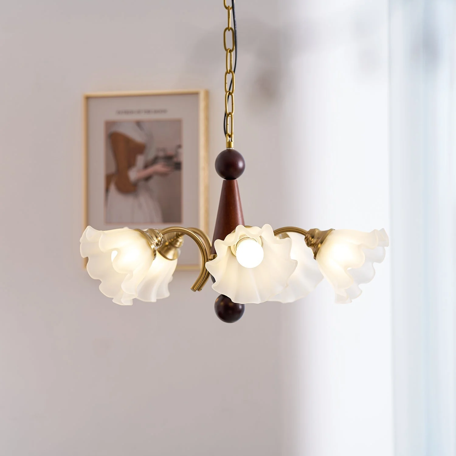 Ilvinan Traditional Elegance Wood Glass Chandelier - Image 16