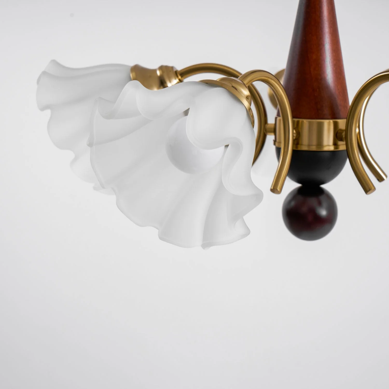 Ilvinan Traditional Elegance Wood Glass Chandelier - Image 24