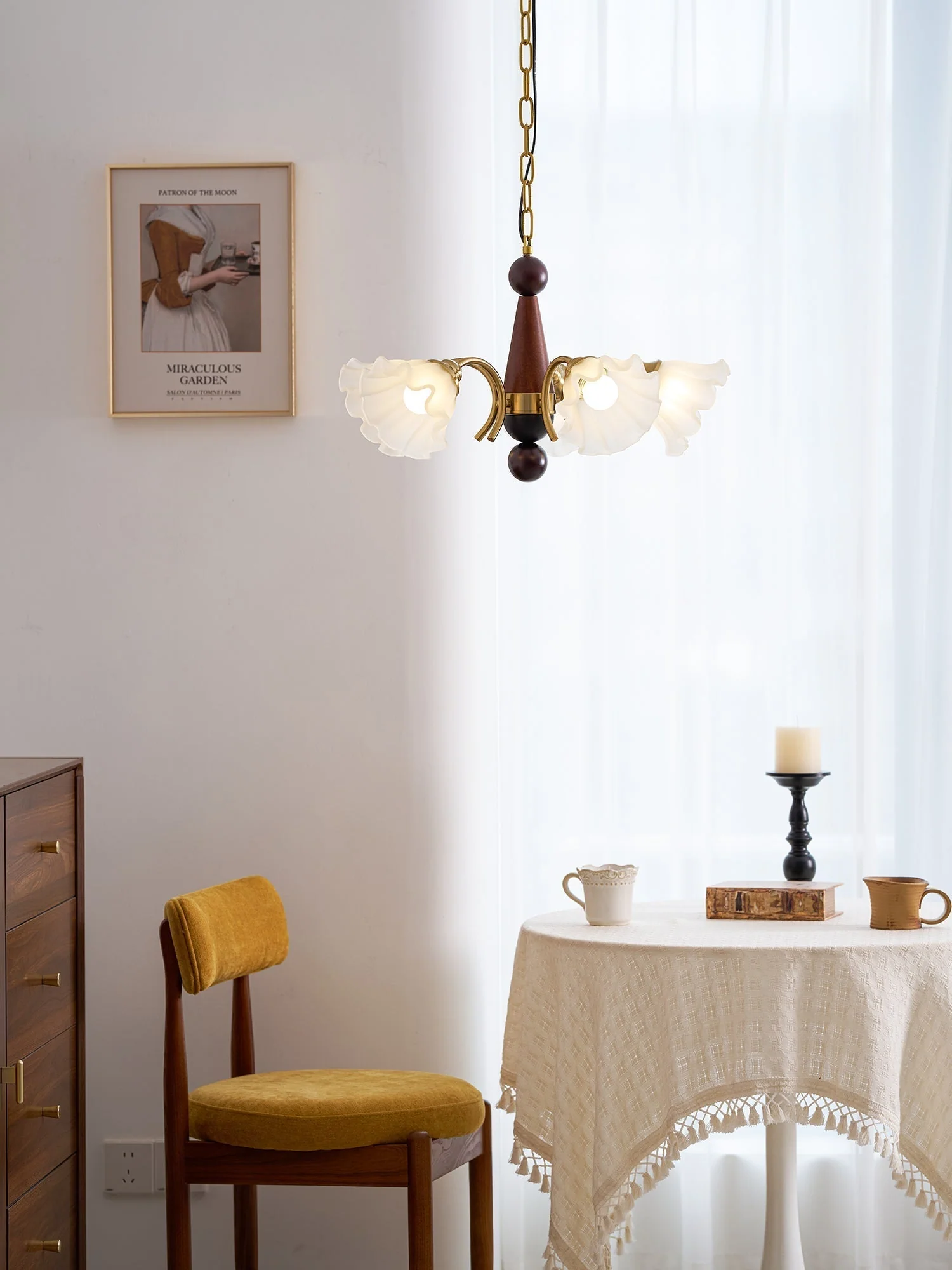 Ilvinan Traditional Elegance Wood Glass Chandelier - Image 31