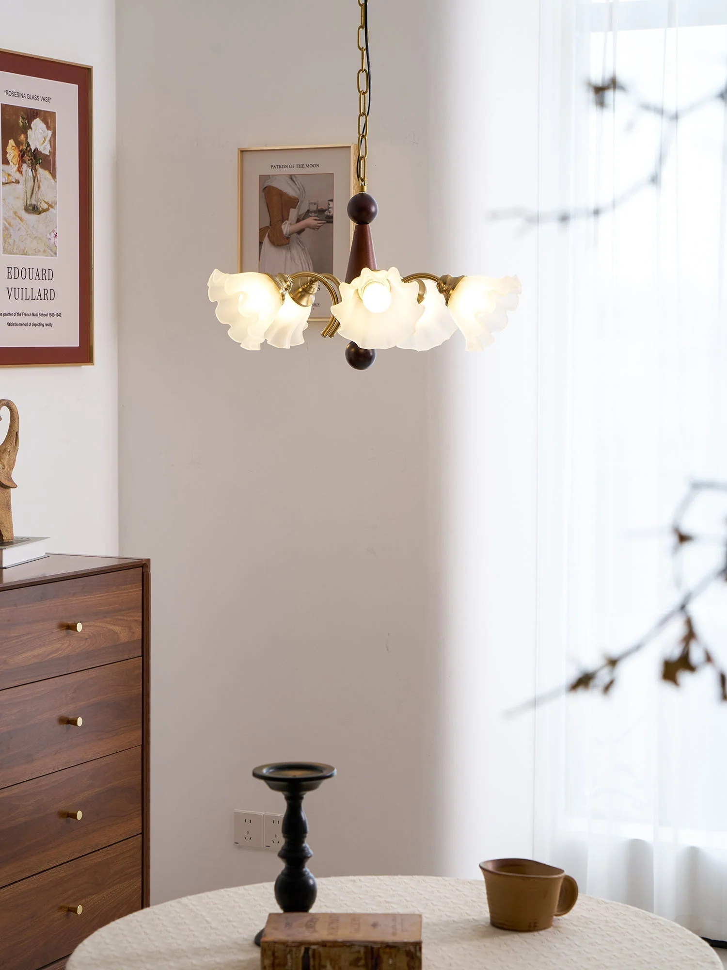 Ilvinan Traditional Elegance Wood Glass Chandelier - Image 35