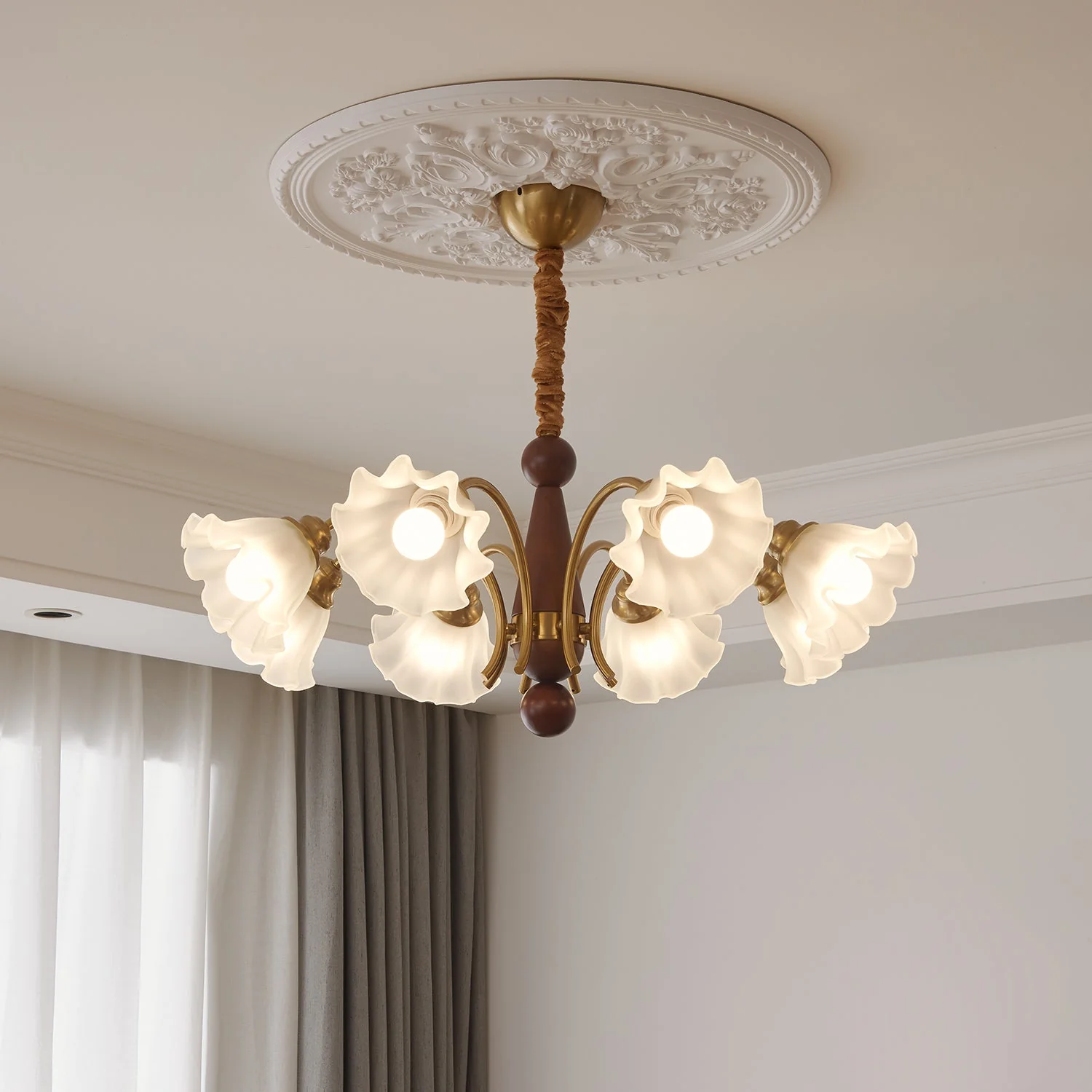 Ilvinan Traditional Elegance Wood Glass Chandelier - Image 4