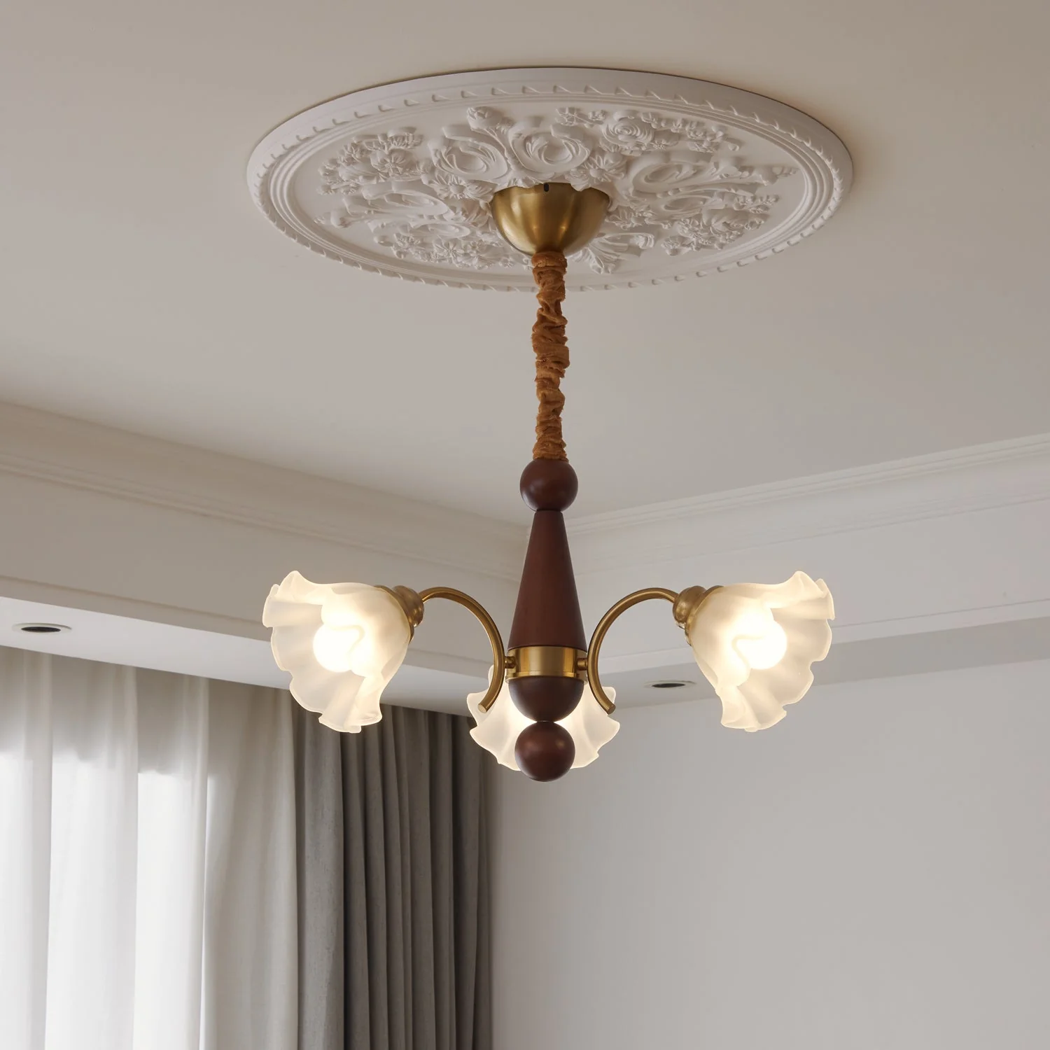 Ilvinan Traditional Elegance Wood Glass Chandelier - Image 45