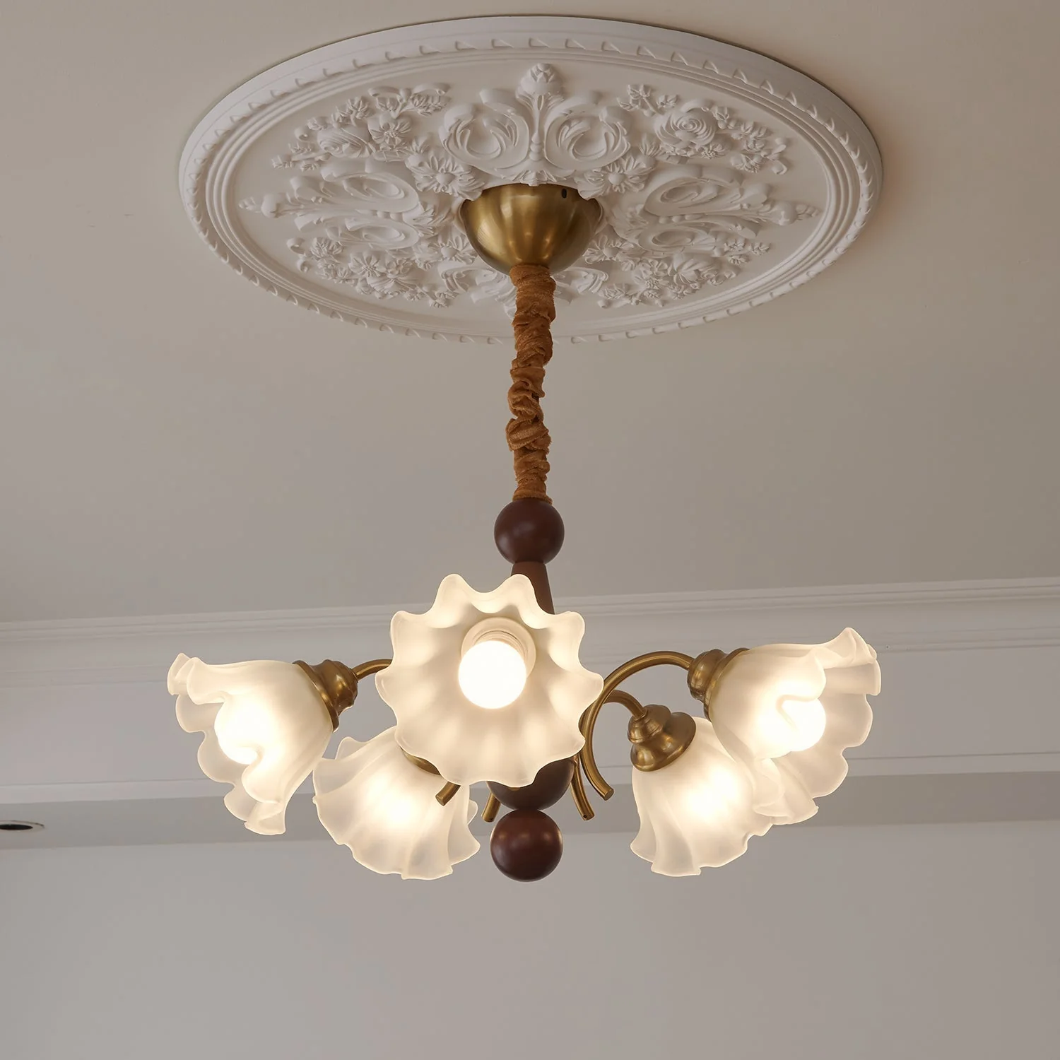Ilvinan Traditional Elegance Wood Glass Chandelier - Image 46
