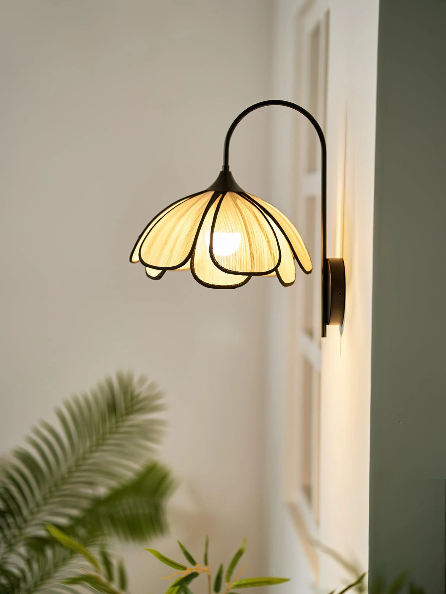 Ivsiliel Natural Burnt Petal Wall Lamp - Image 22