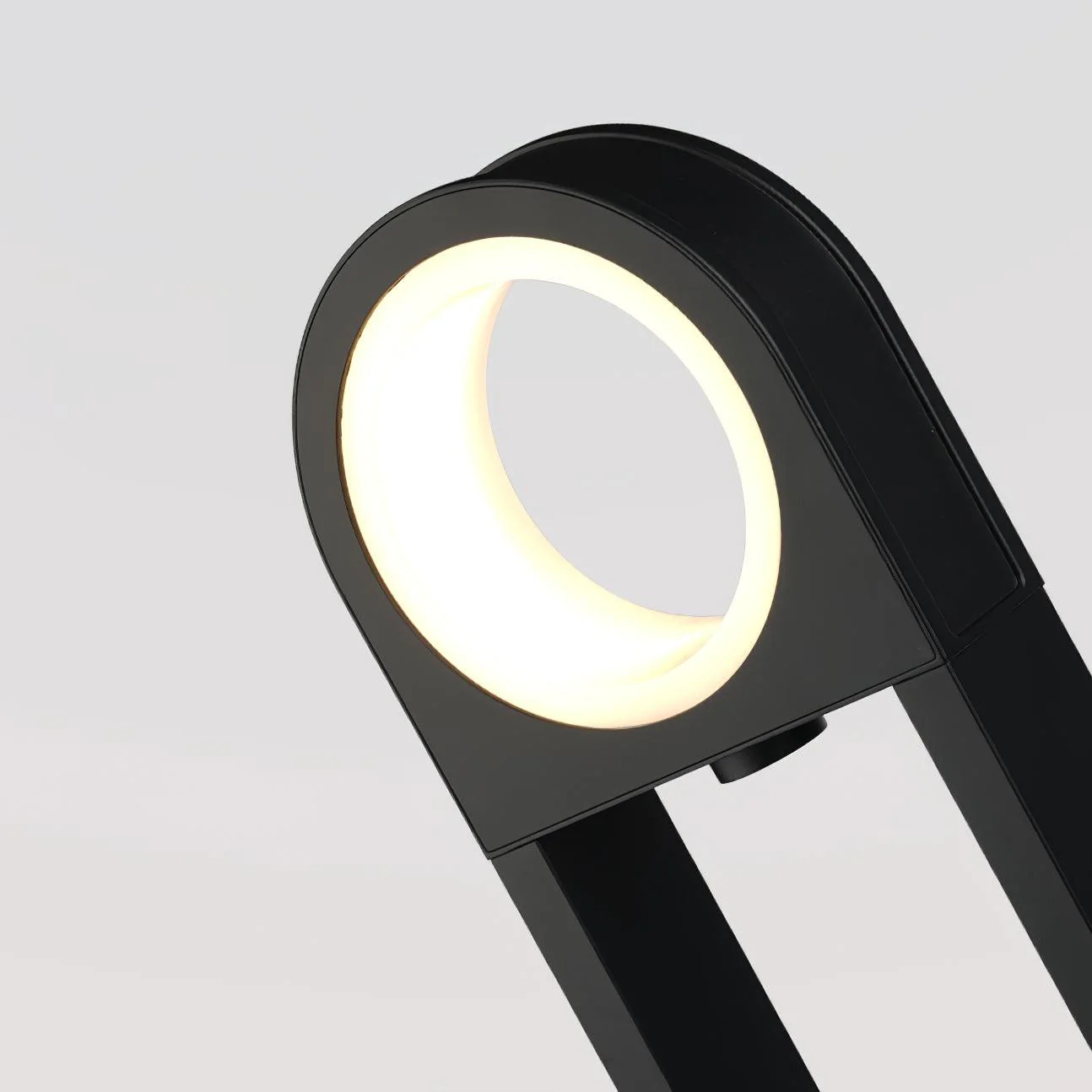 Jeremy Minimalist Outdoor Light - Image 2