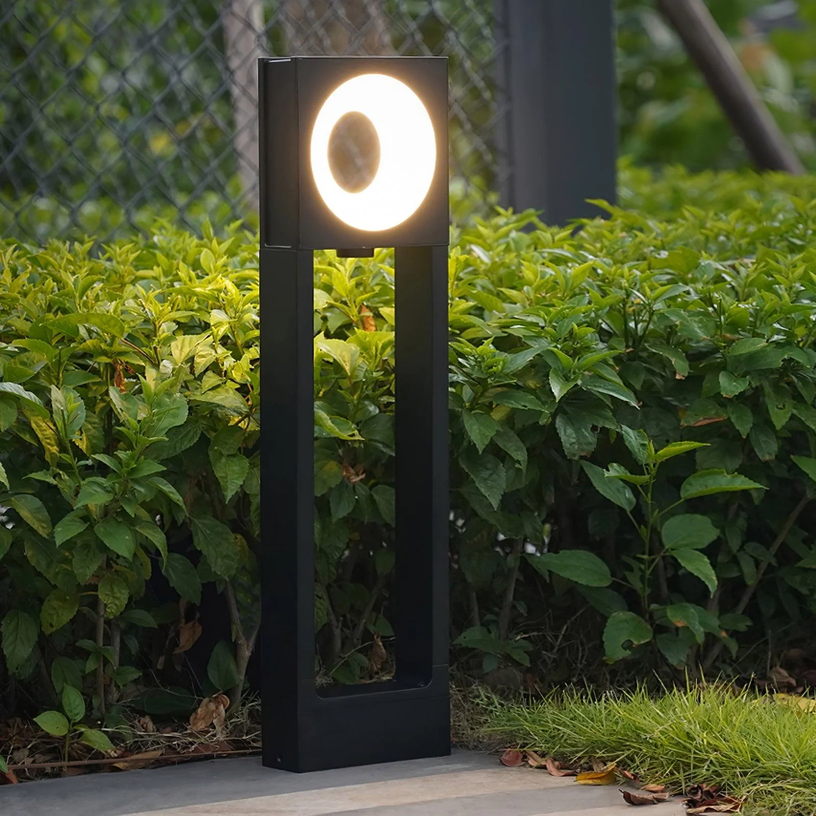 Jeremy Minimalist Outdoor Light - Image 4