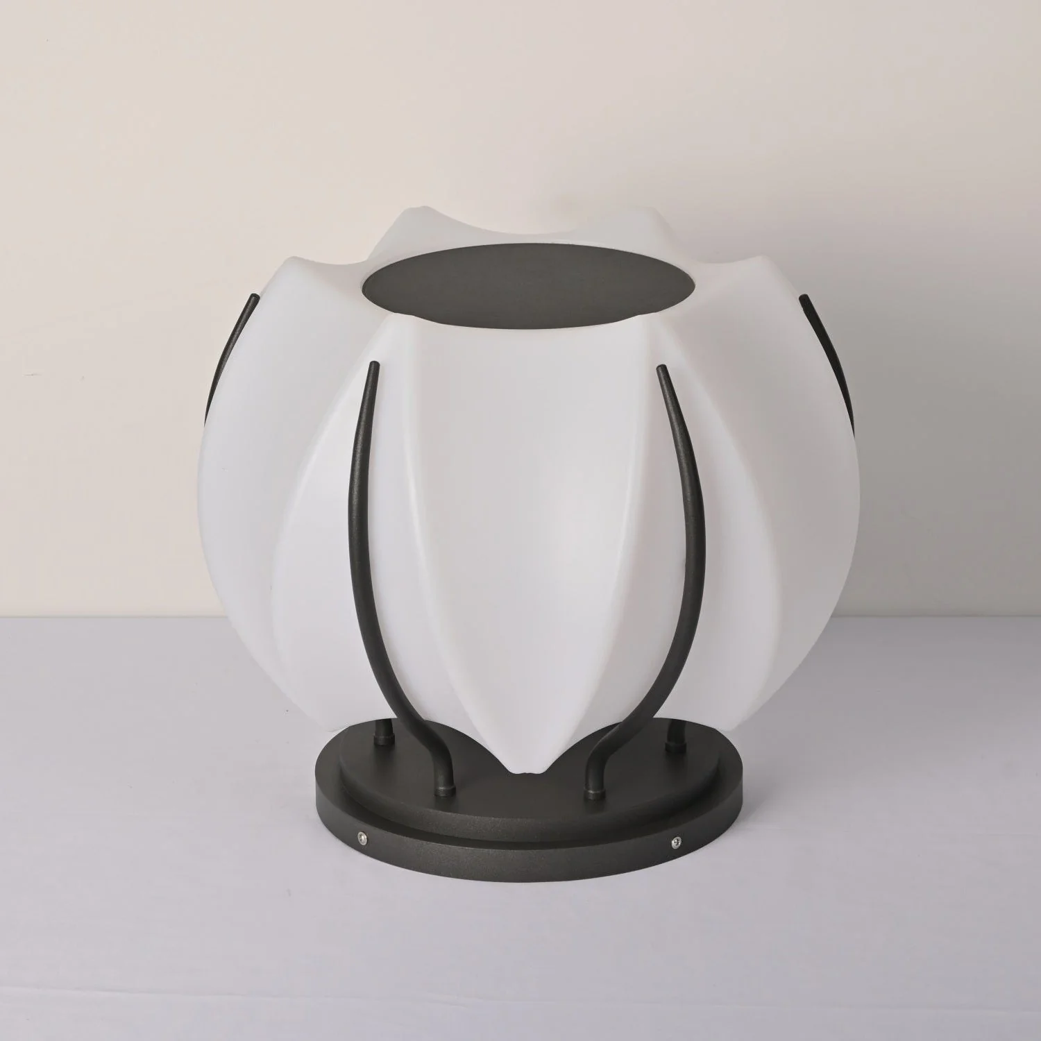Leon Minimalist Outdoor Light - Image 11