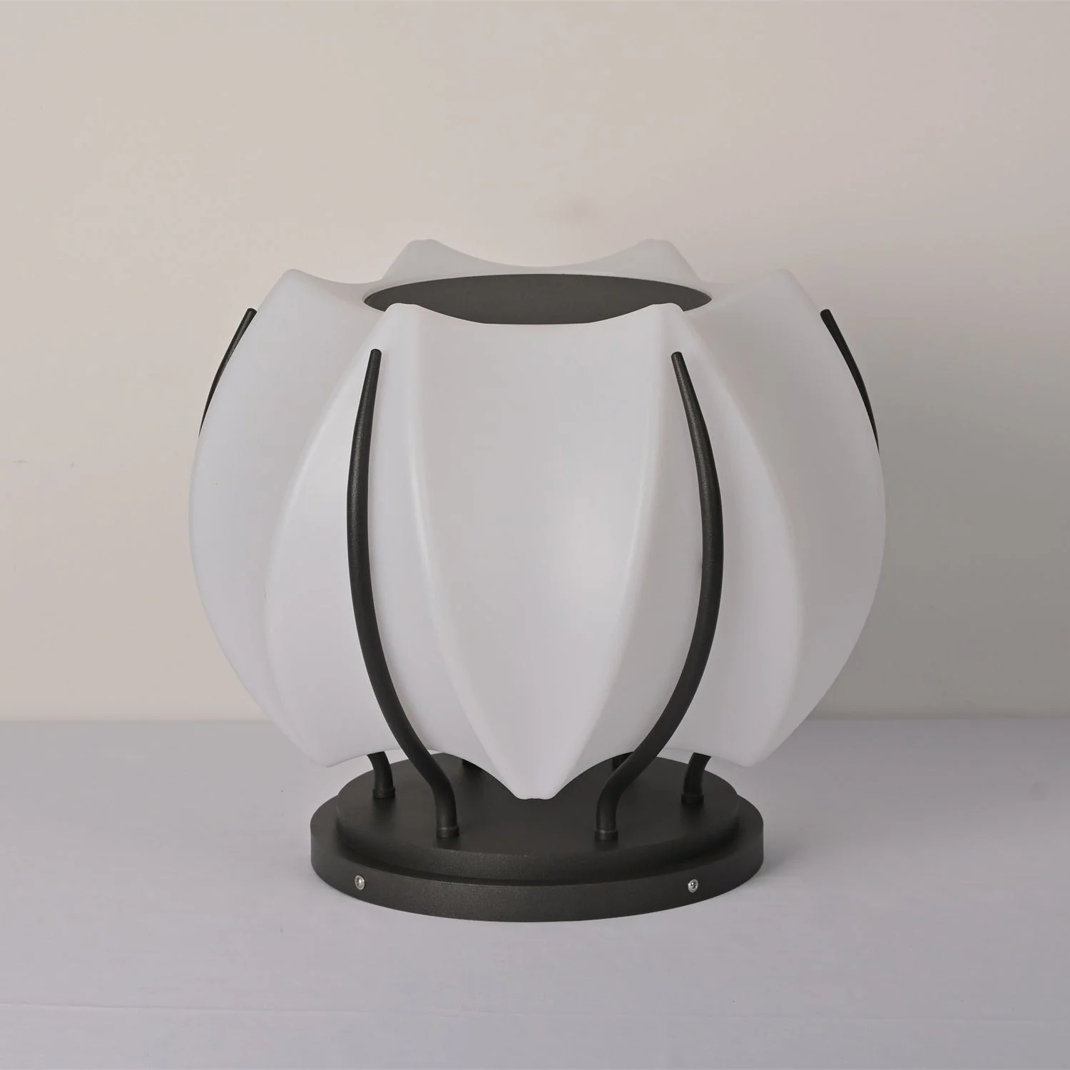 Leon Minimalist Outdoor Light - Image 14