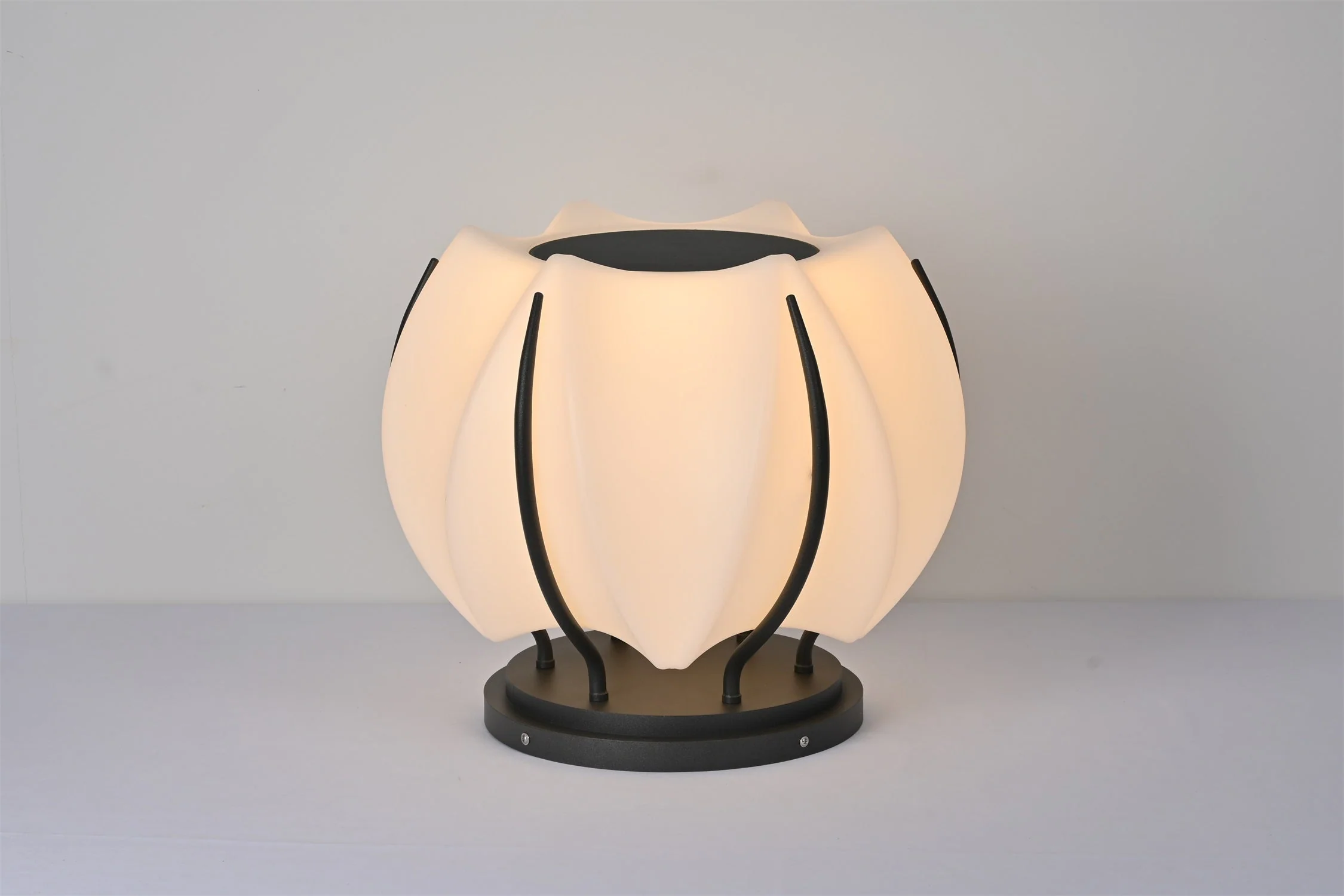 Leon Minimalist Outdoor Light - Image 15