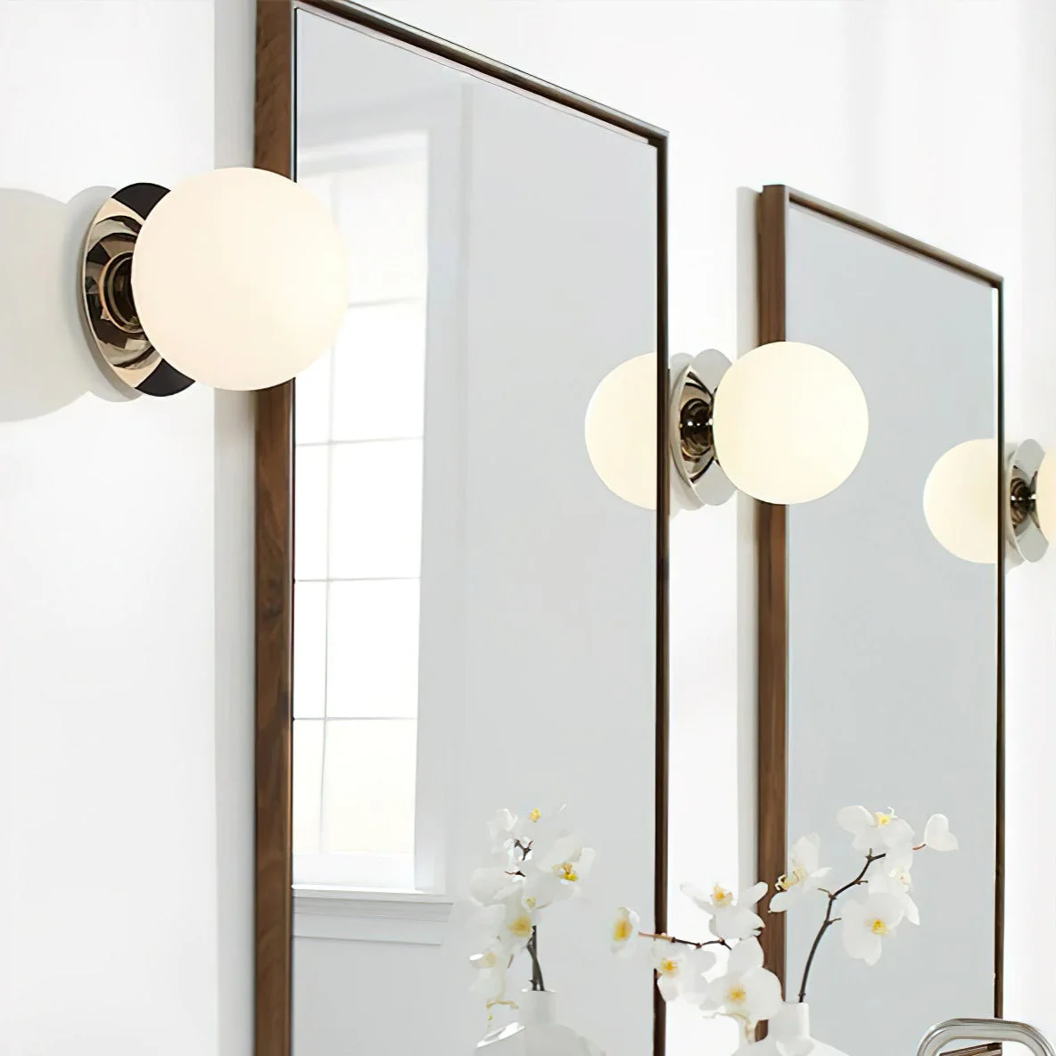 Liila Modern Glass Wall Light - Image 2